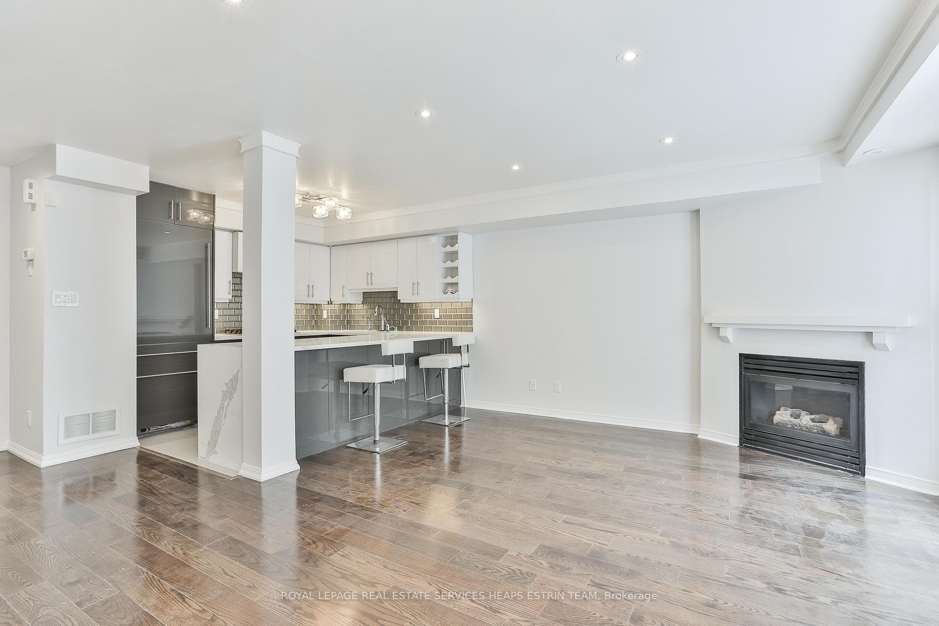 50 Joe Shuster Way Unit 215 photo 2