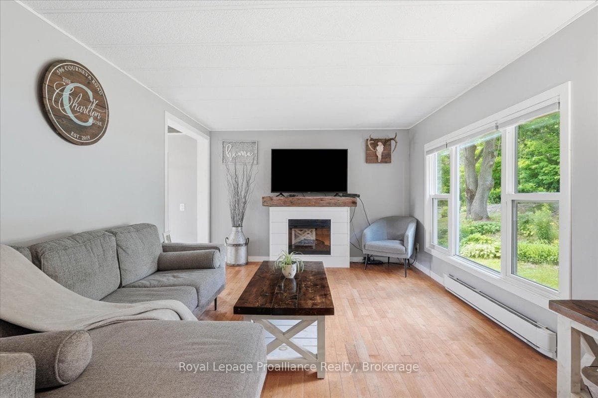 596 Courneya Road photo 8