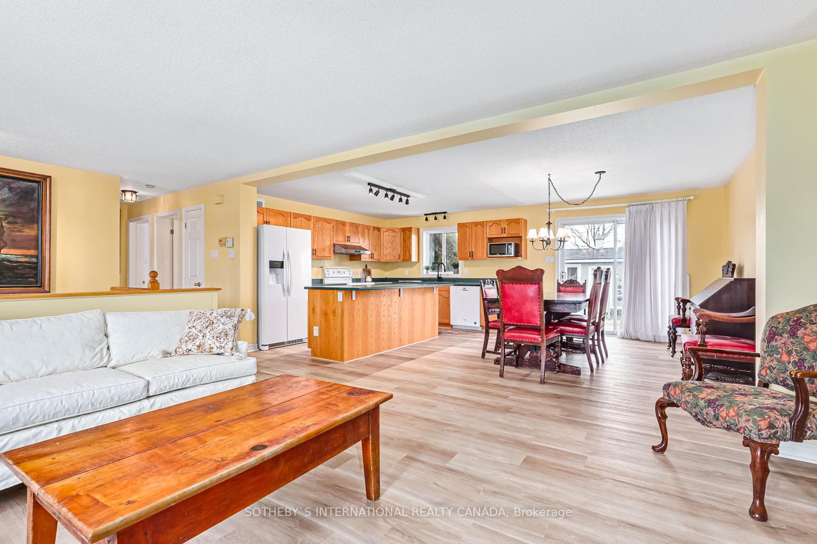 61 Country Crescent photo 9