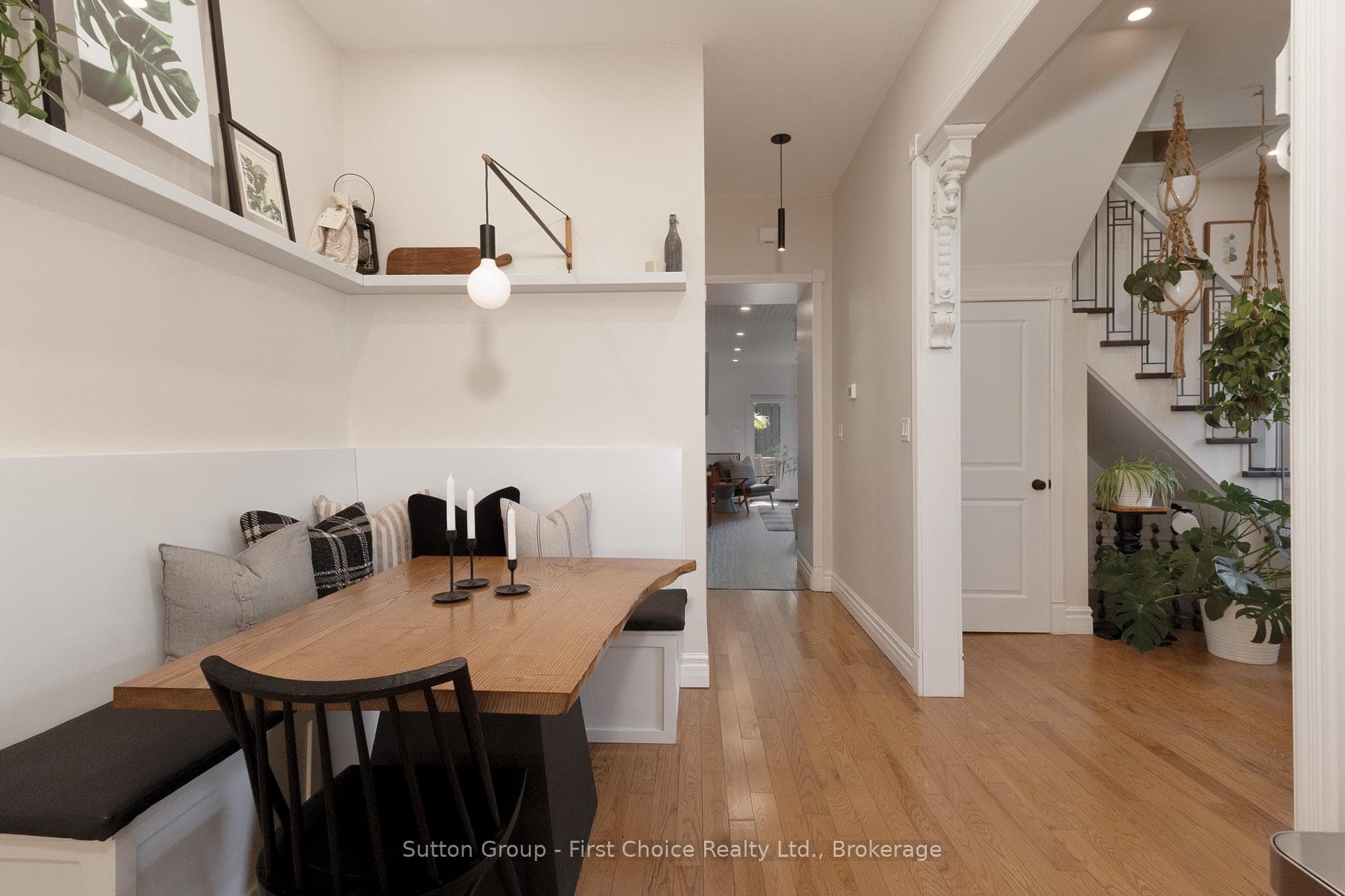 293 Wellington Street photo 14