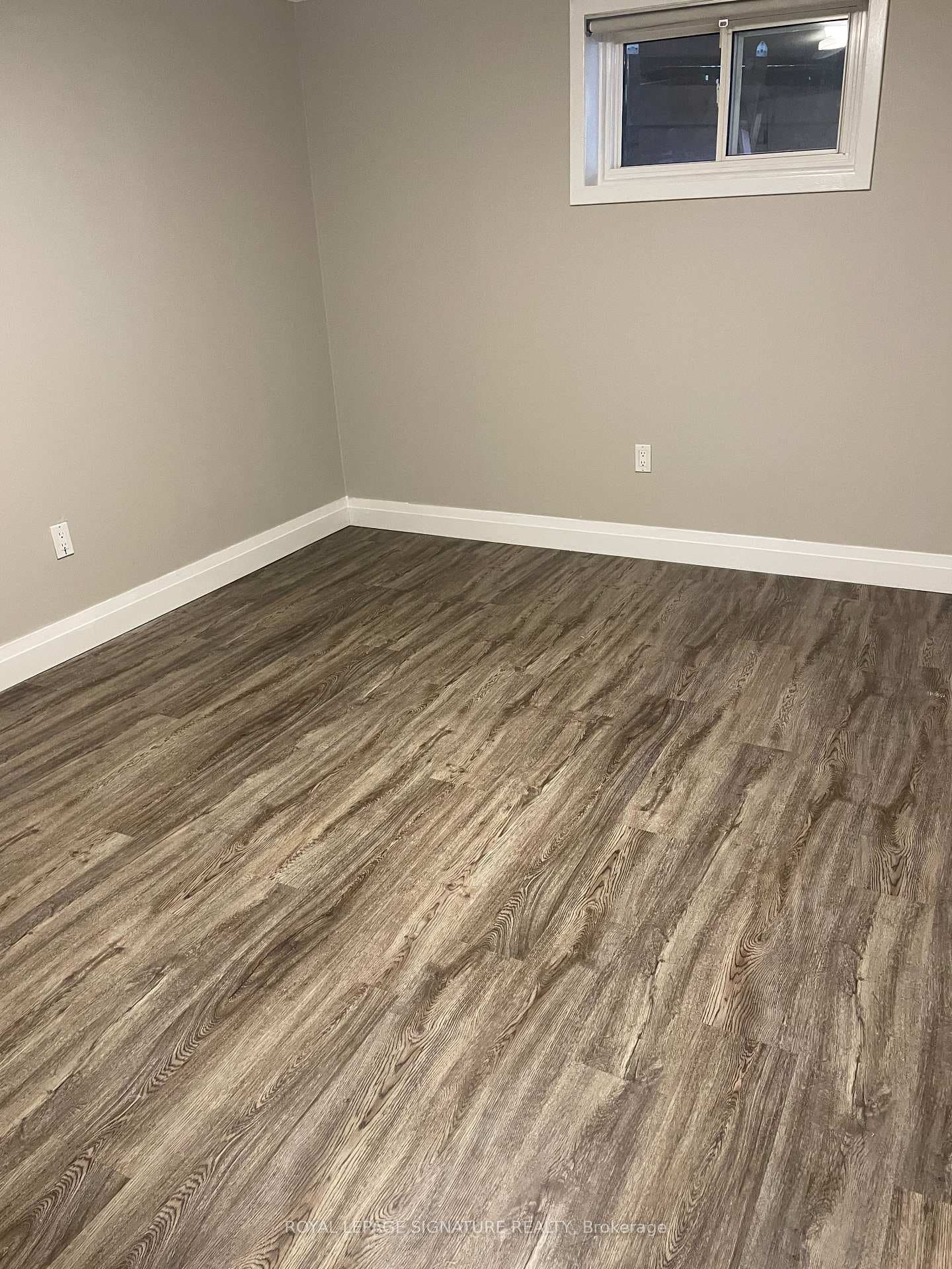 1566 Northmount Avenue Unit Lower photo 5