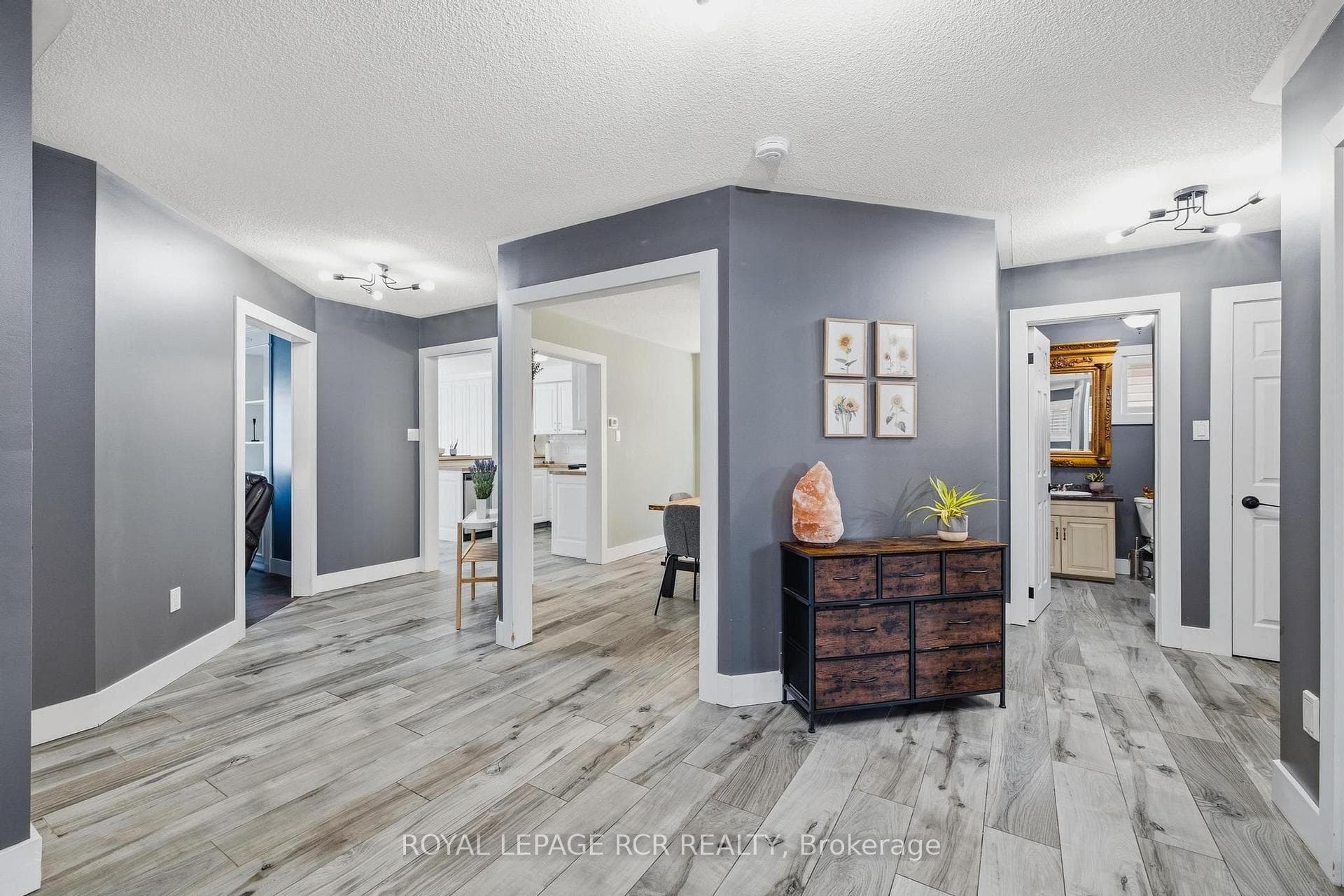 194 Andy Crescent photo 6