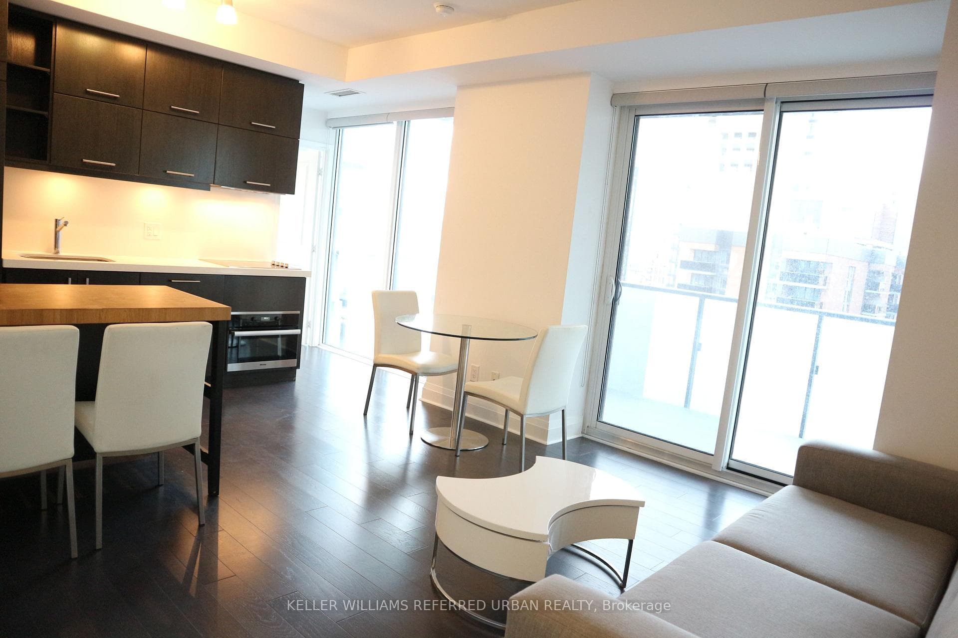 1080 Bay Street Unit 1808 photo 2