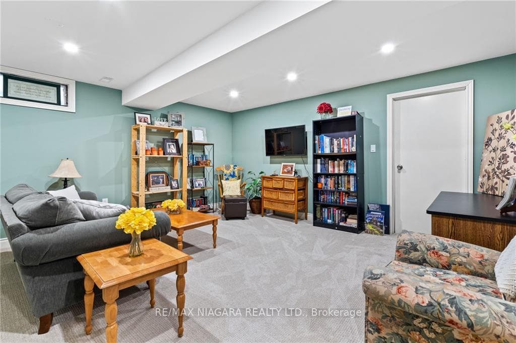 48 Elderwood Drive photo 28