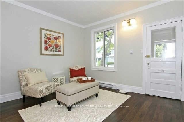 115A Coxwell Avenue Unit Upper photo 5