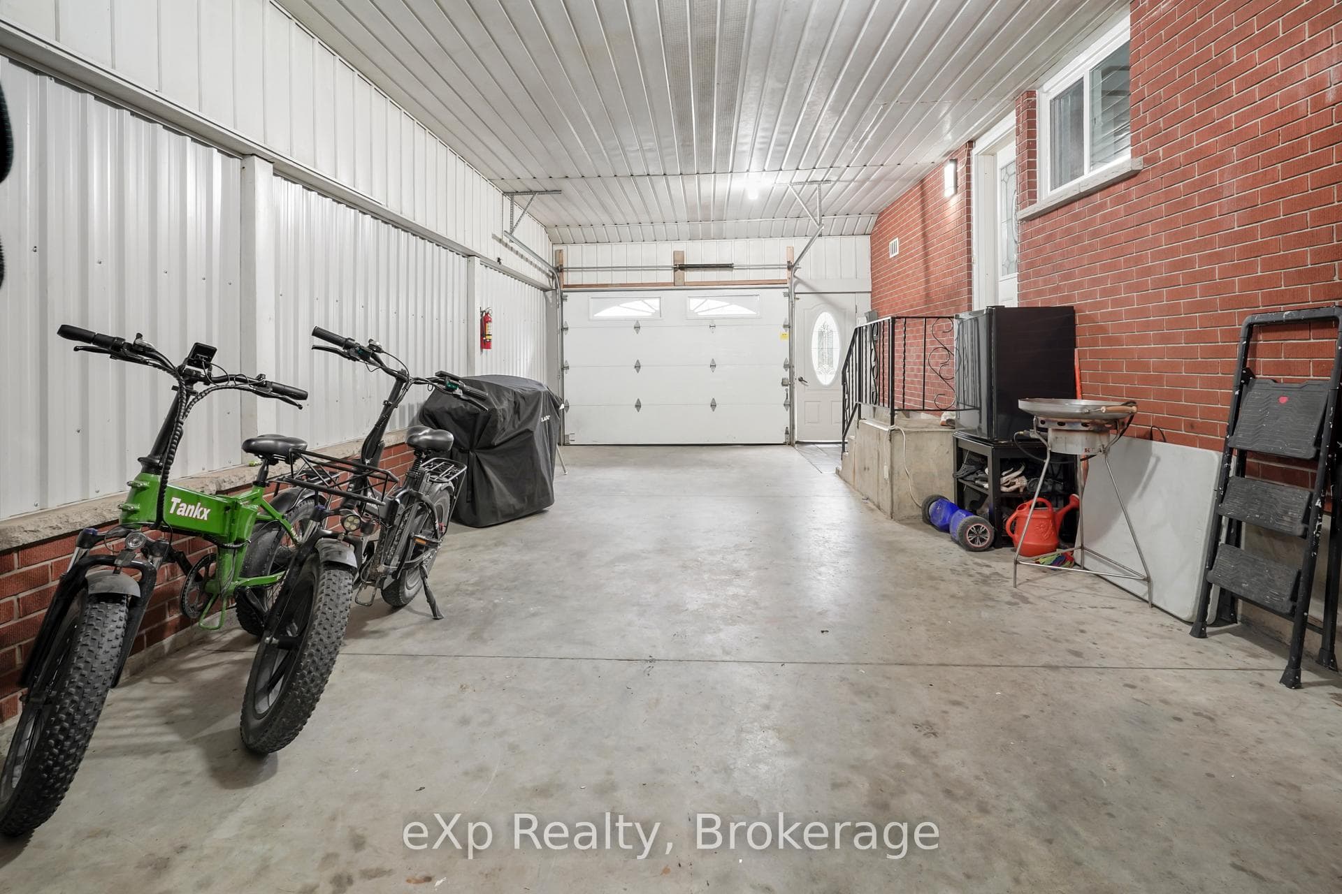 4094 Queen Street photo 49