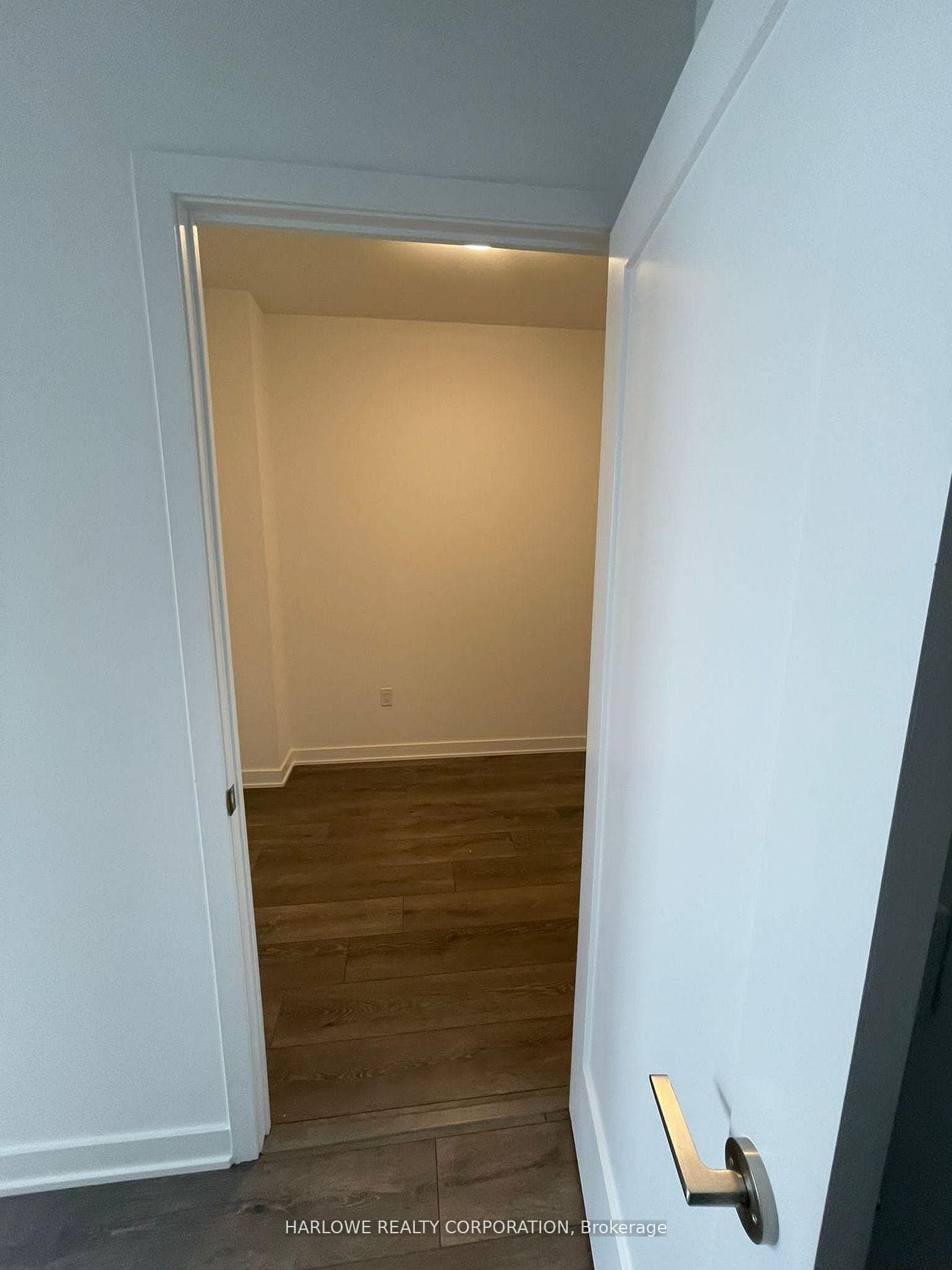 95 Oneida Crescent Unit 912 photo 5