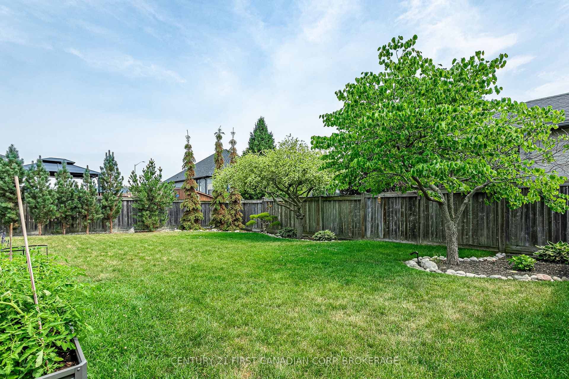 270 Boyd Boulevard photo 32