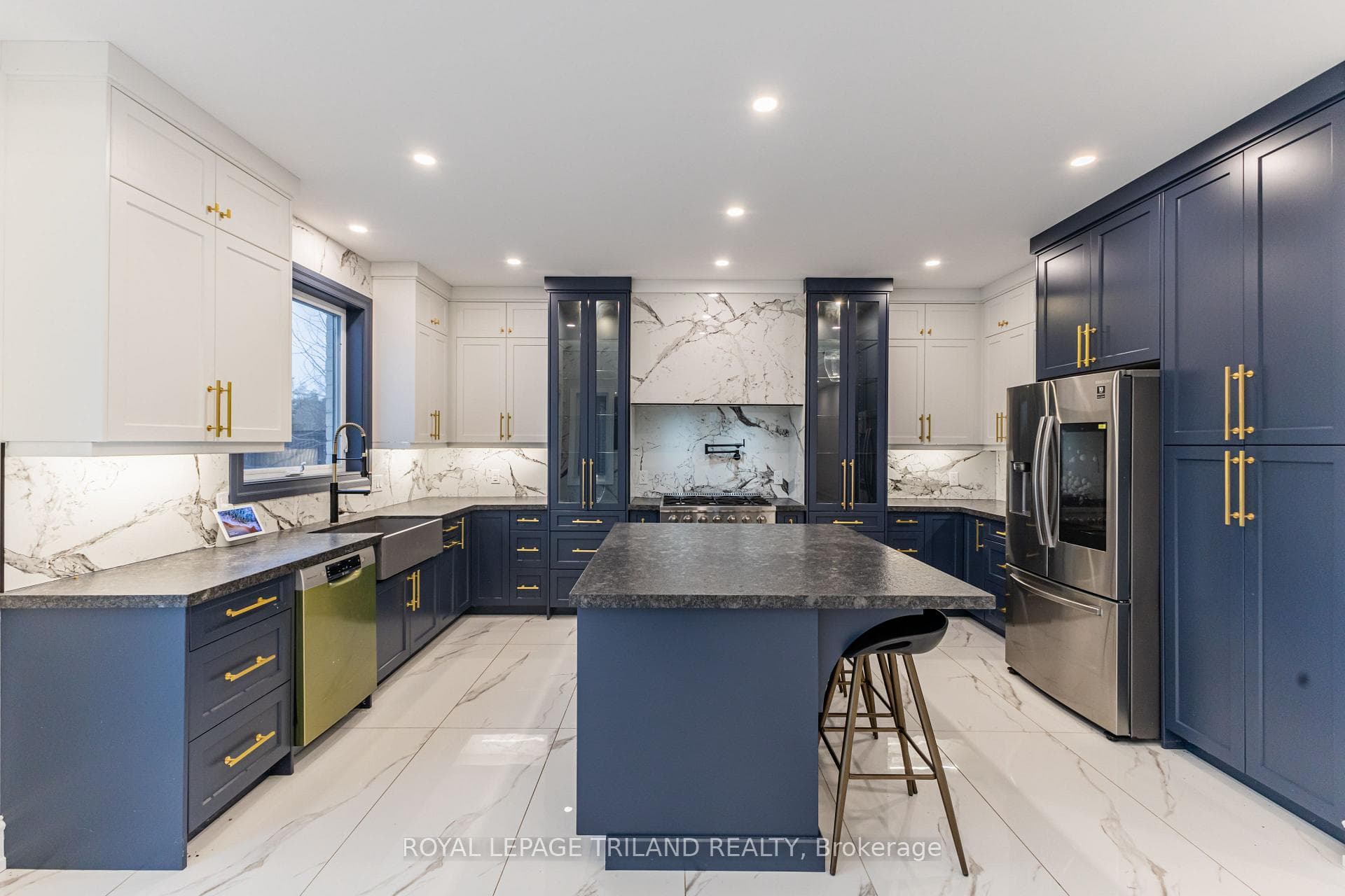 Onto the incredible kitchen w/ uber drawer space