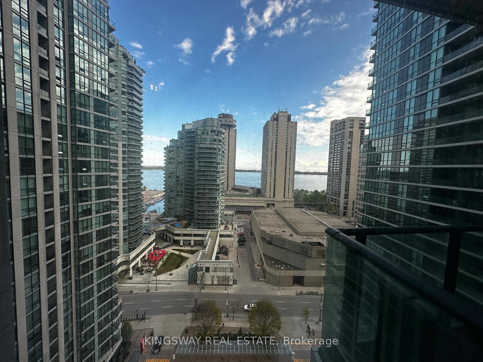 18 Harbour Street Unit 1709 photo 4