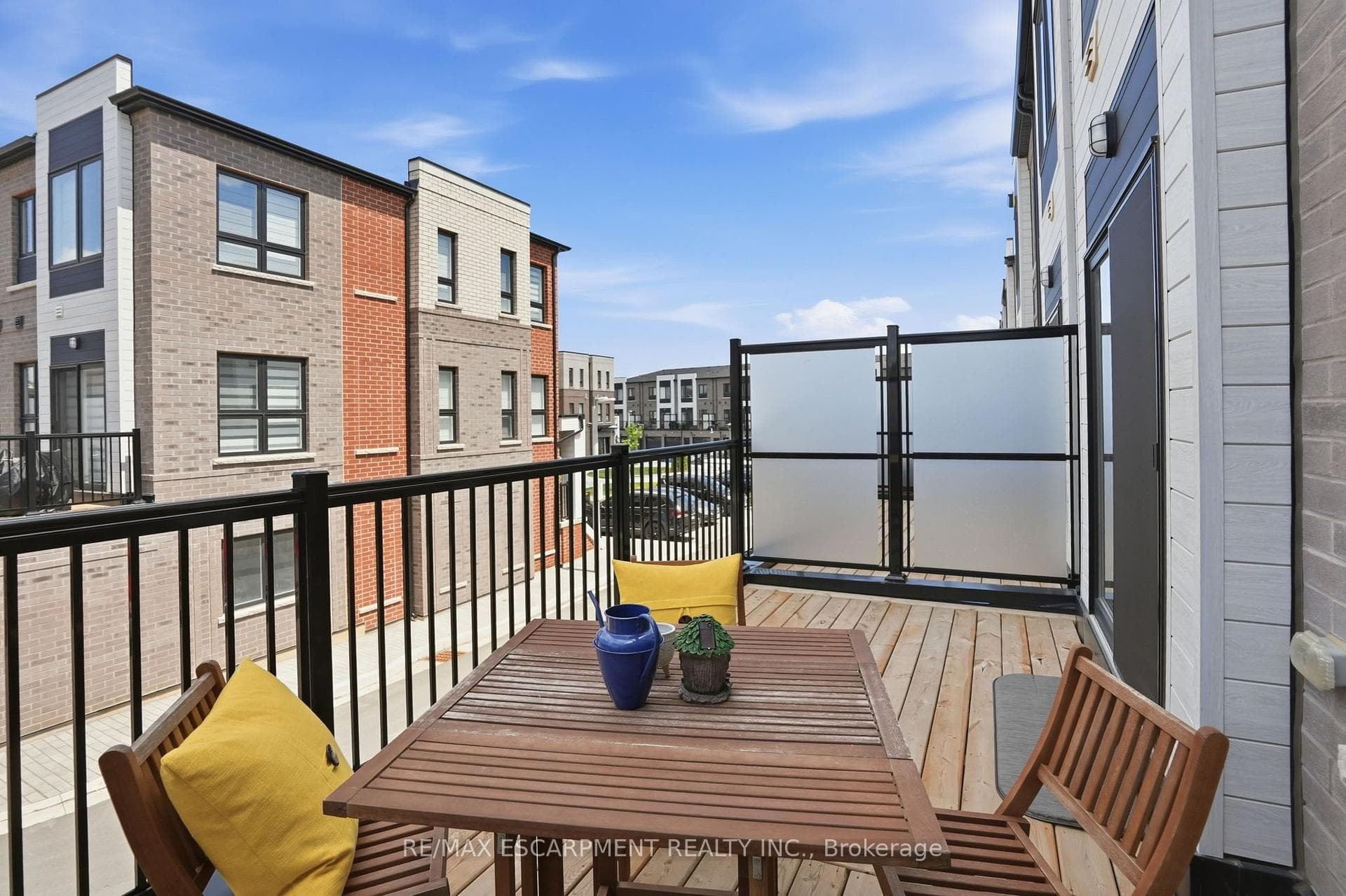 245 Burke Street photo 28