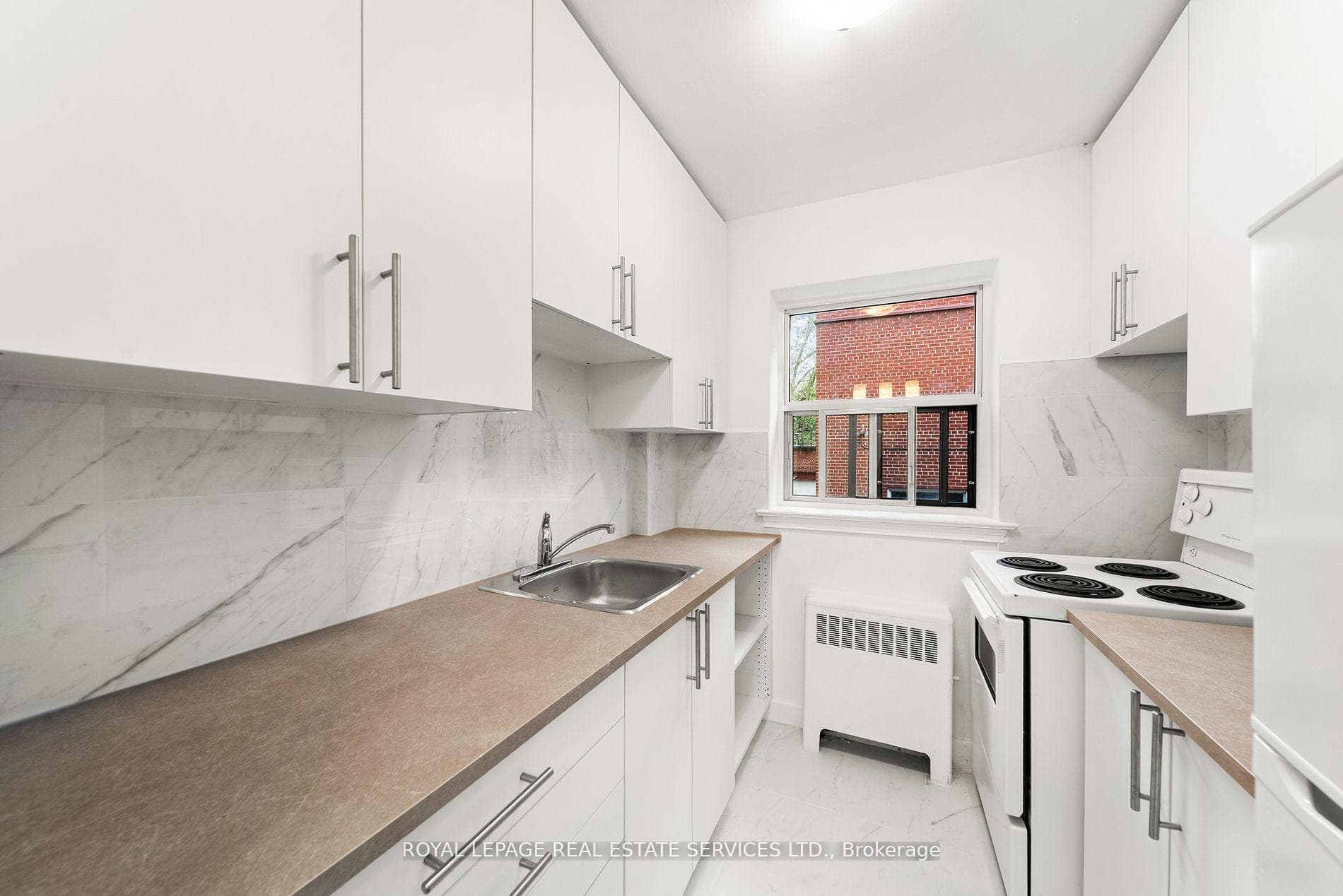 308 The Kingsway N/A Unit 110 photo 14