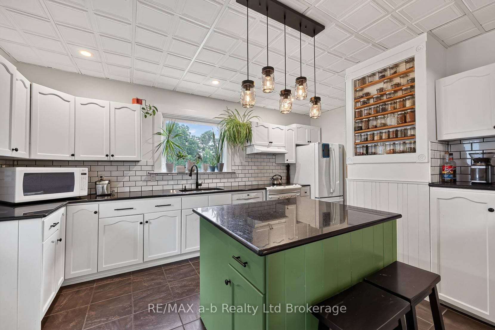 301 Thames Street photo 9