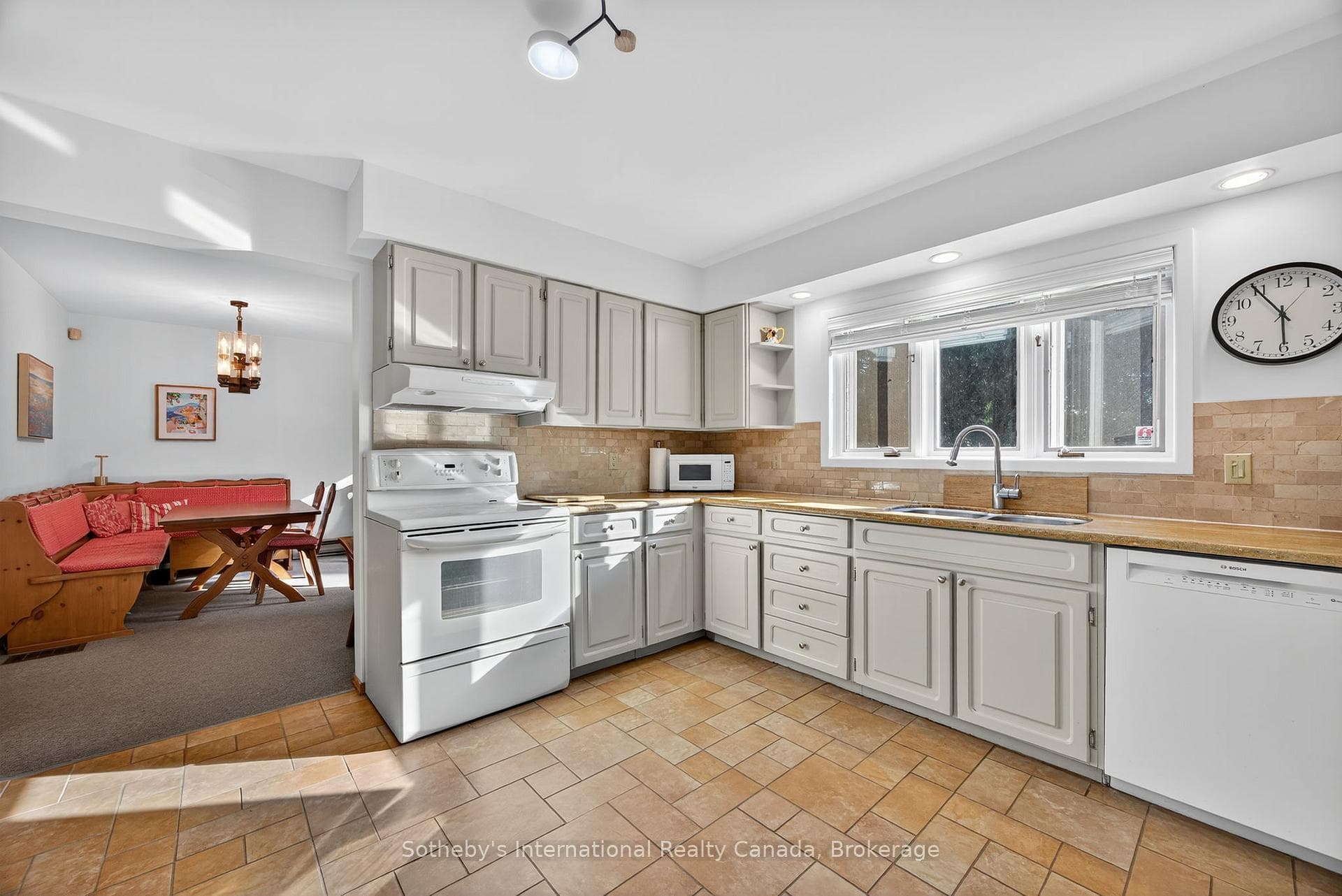 152 Bayview Avenue photo 12