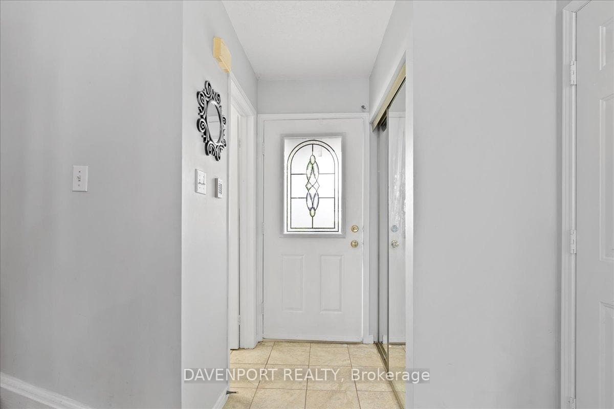 393 Westmeadow Drive photo 5