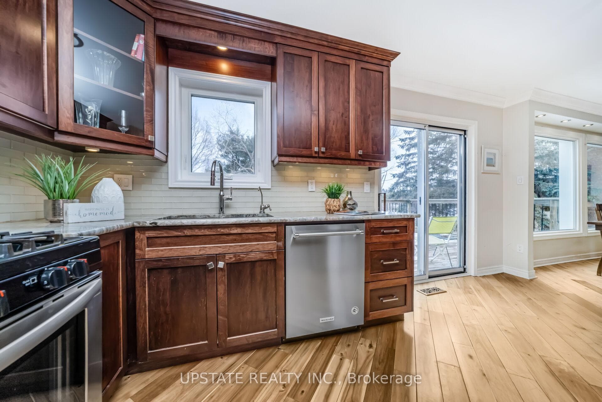 7 Birchway Place photo 12