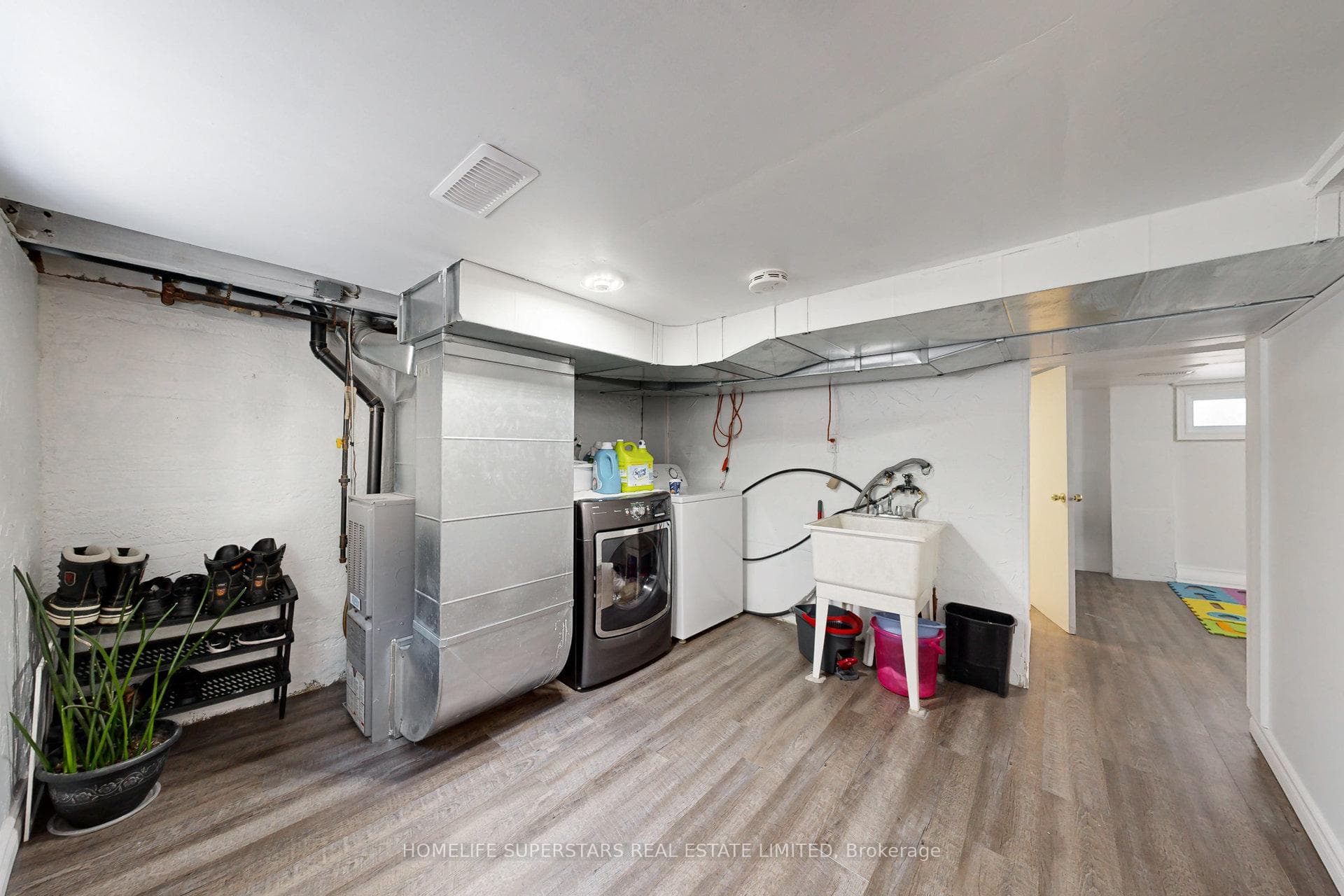 256 Annis Street photo 31