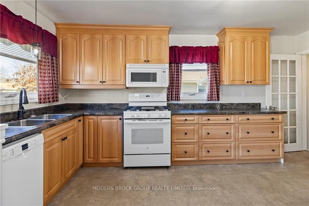 53 BRAMSHOT Avenue photo 10