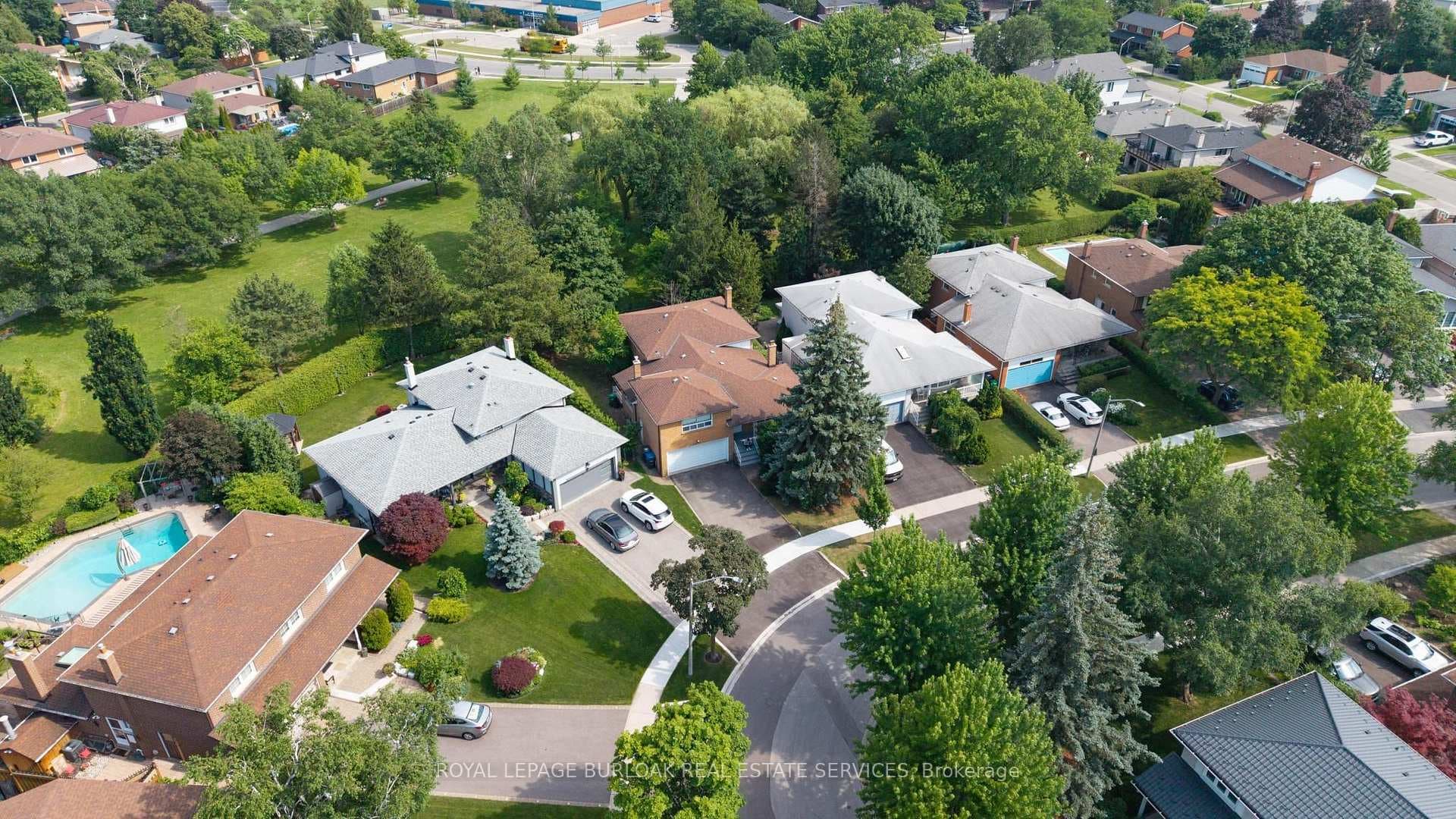 3577 Bluestream Crescent photo 50