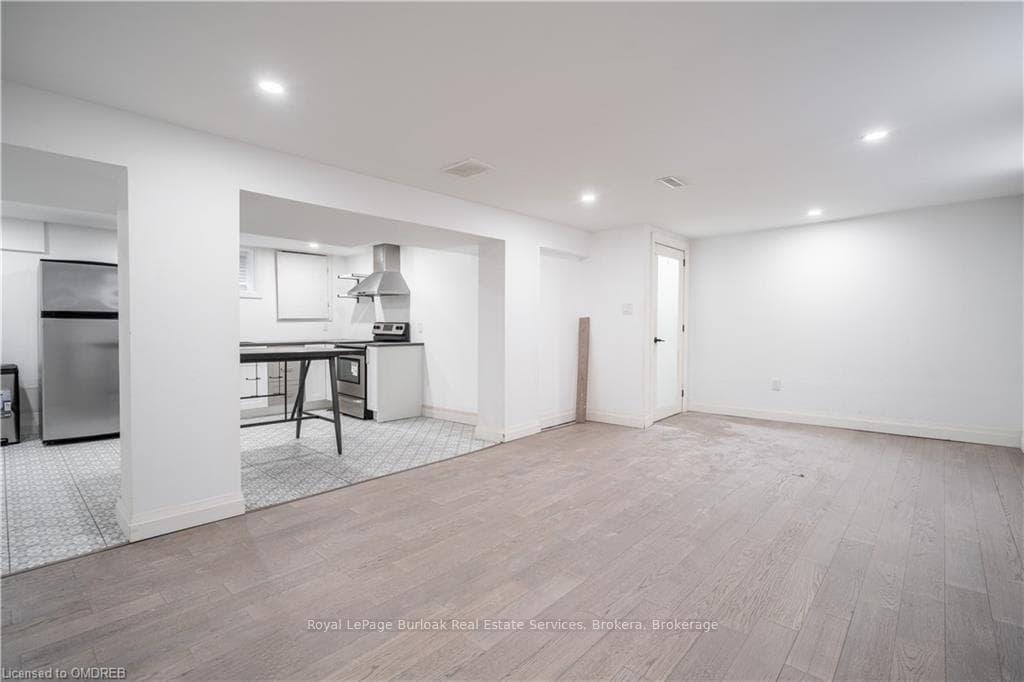 908 FENNELL Avenue Unit Lower photo 2
