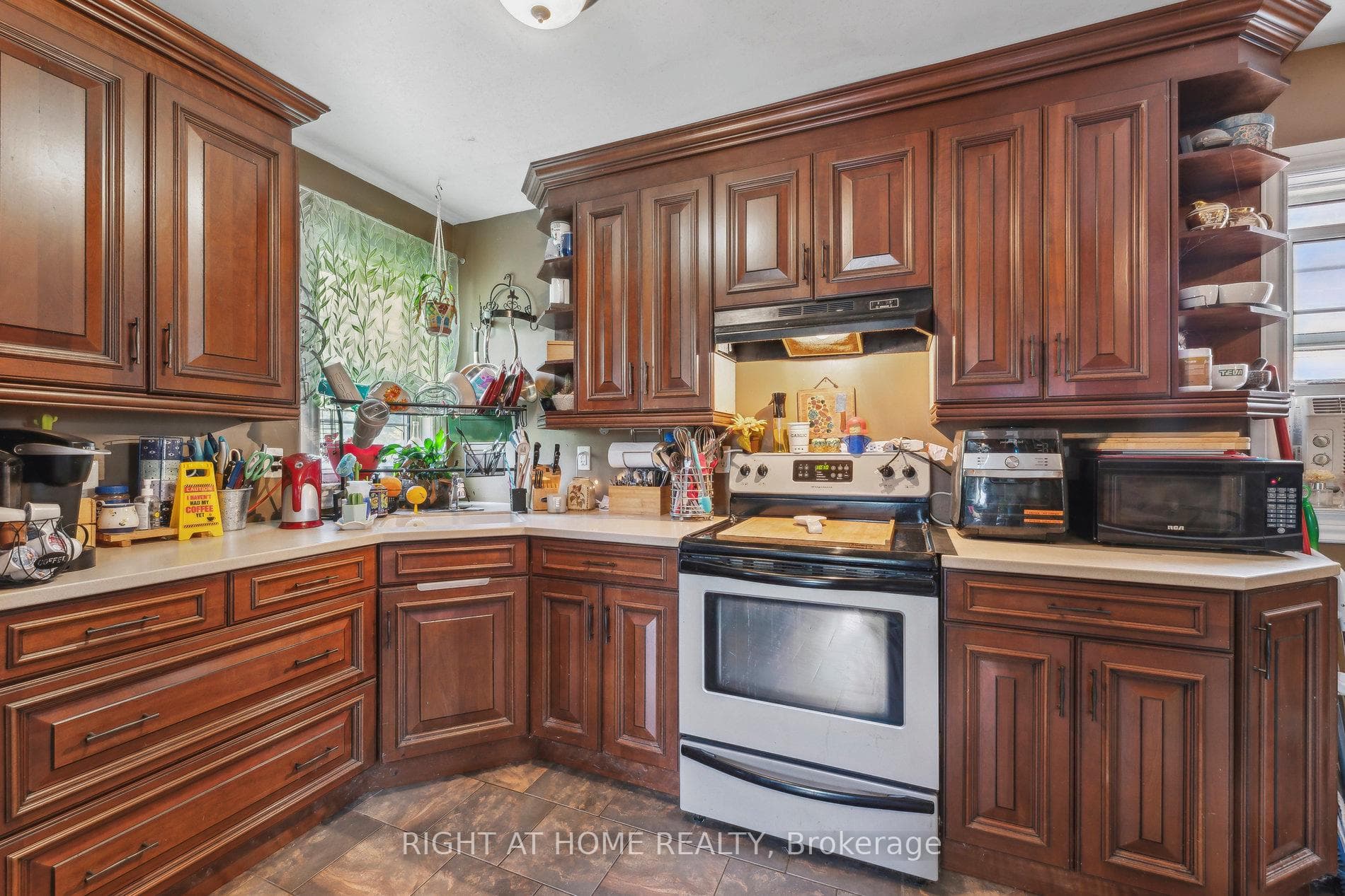 234 DEARBORN Avenue photo 9
