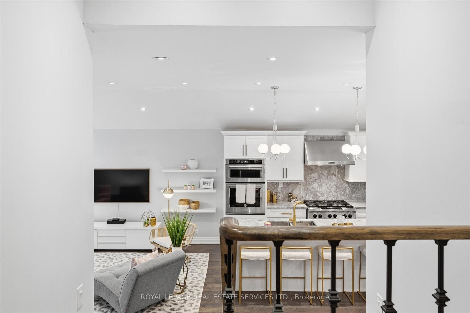 Open Concept Living with a Clean, Modern Aesthetic