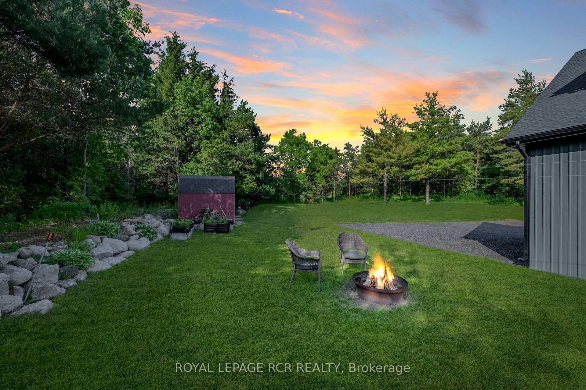 5233 TRAFALGAR Road photo 44
