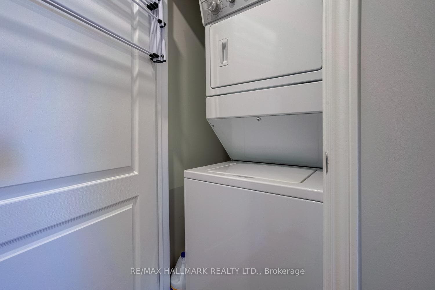 3905 Major Mackenzie Drive Unit 231 photo 34