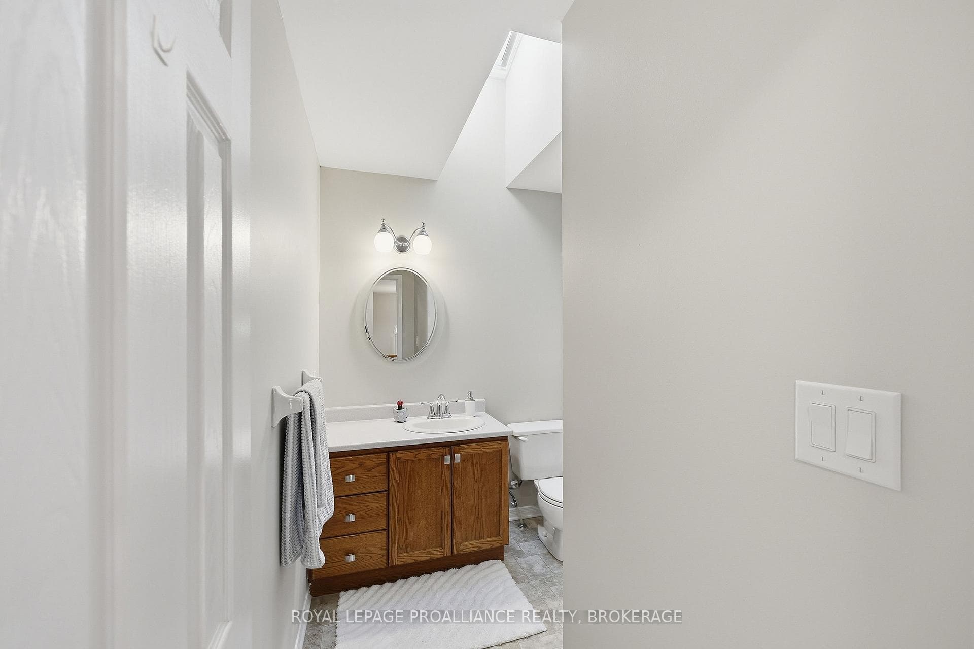 1380 Fisher Crescent photo 19