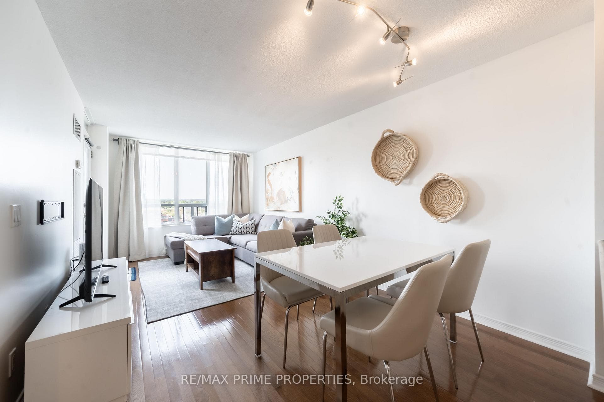 350 Red Maple Road Unit 704 photo 4