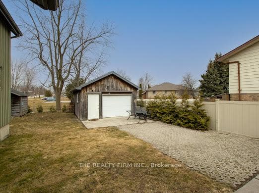 51 Huron Road photo 32