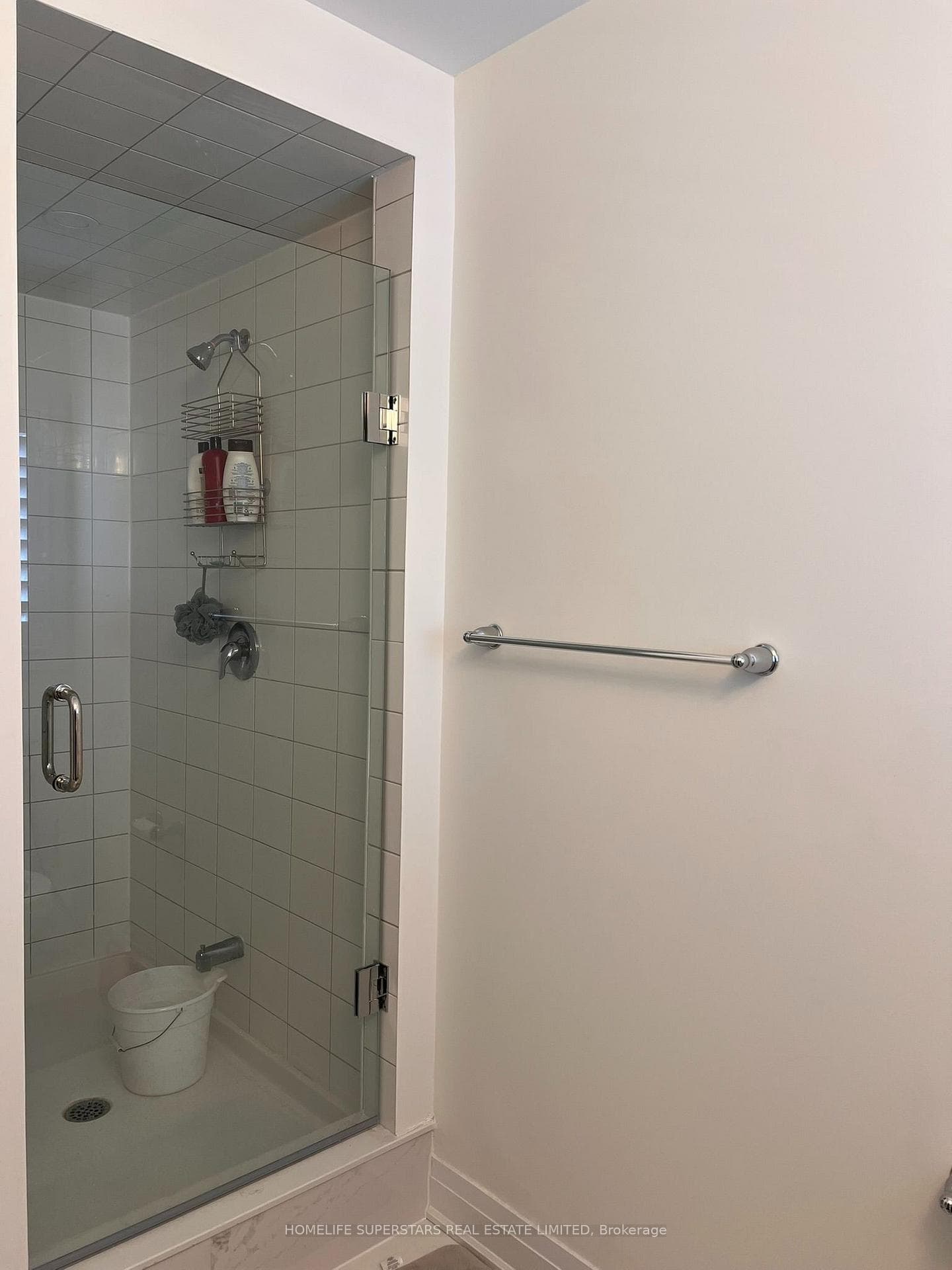 188 AVIRON Crescent photo 45
