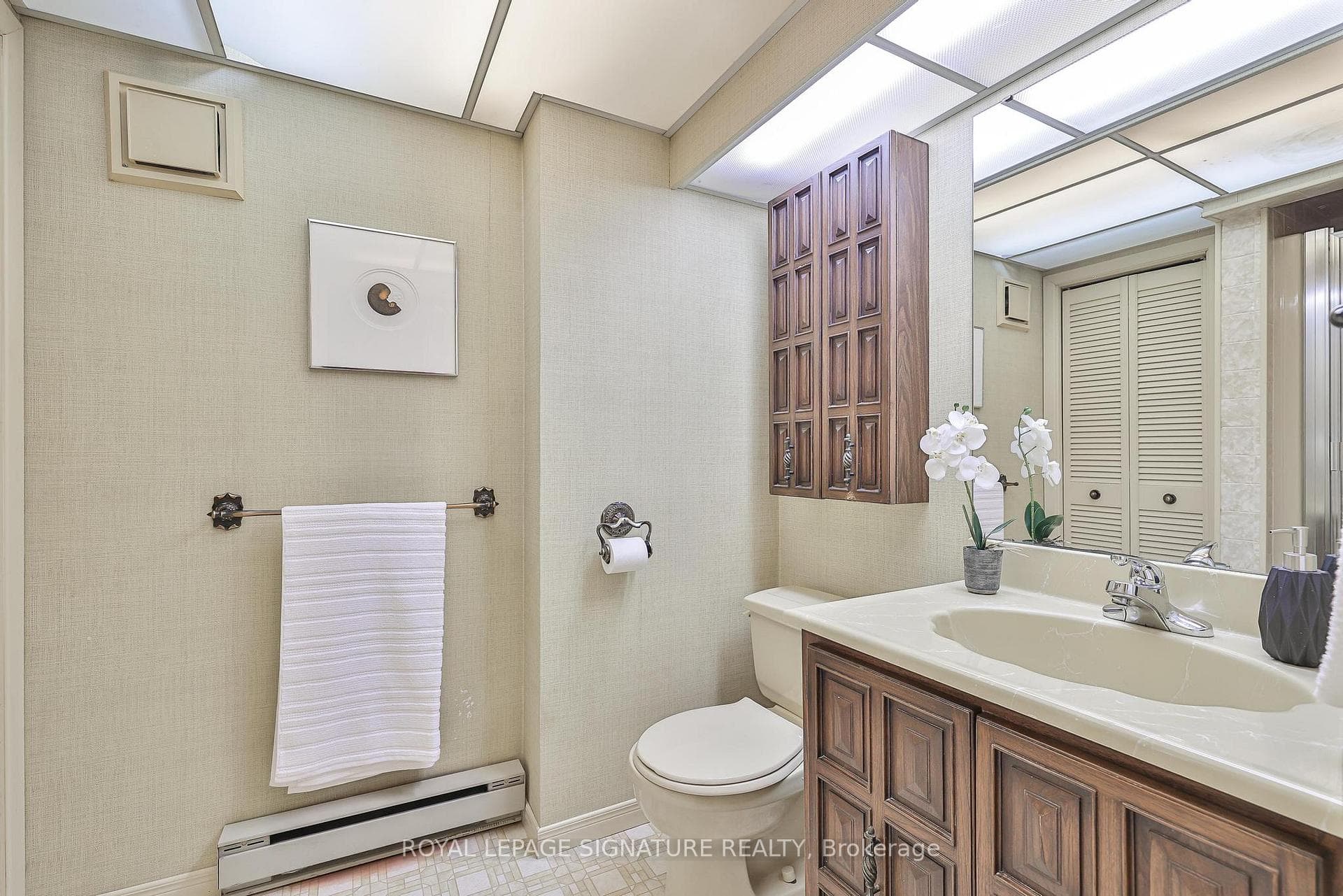 23 Shaddock Cres 2nd bath