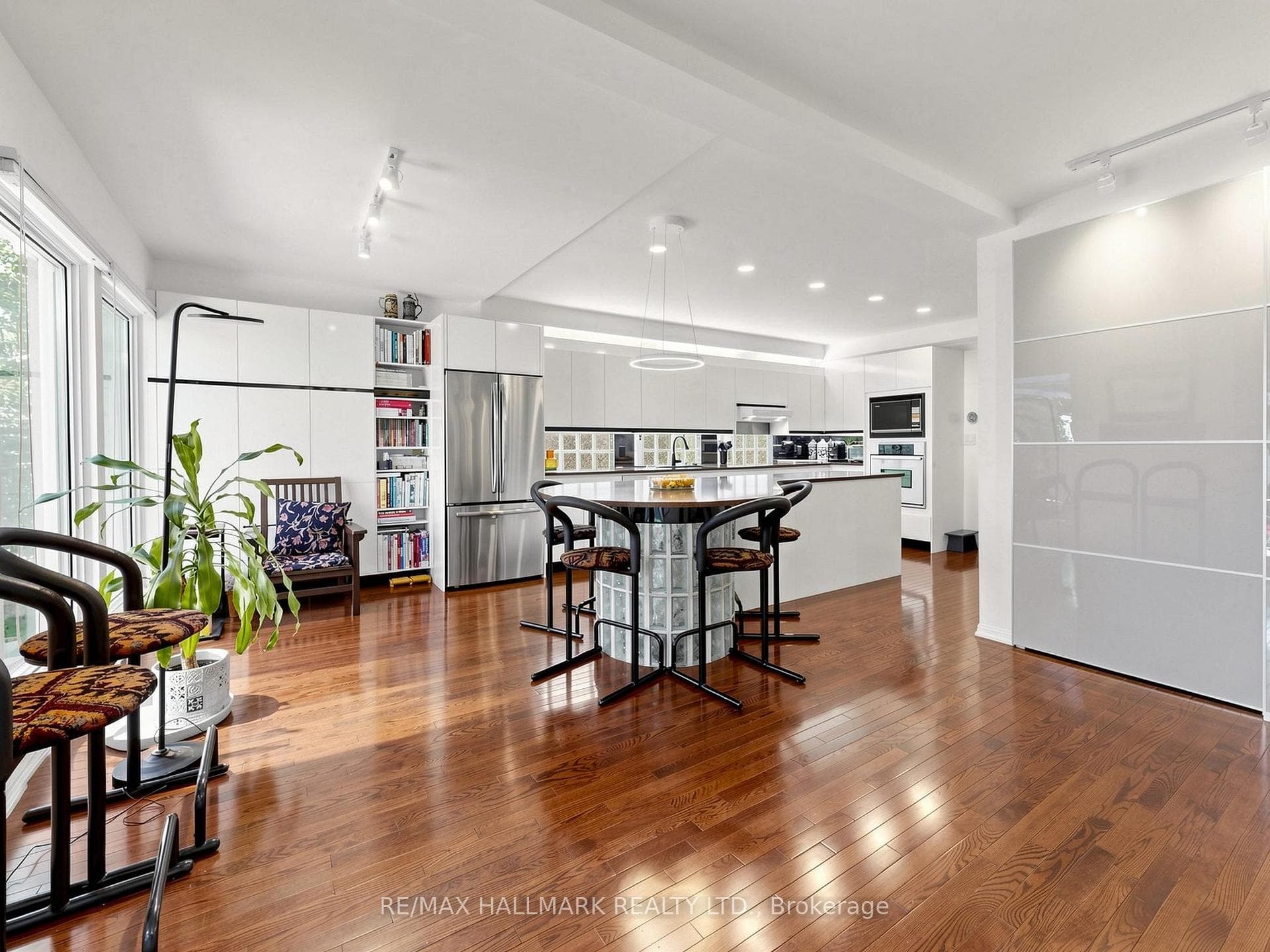 63 St Clements Avenue photo 5