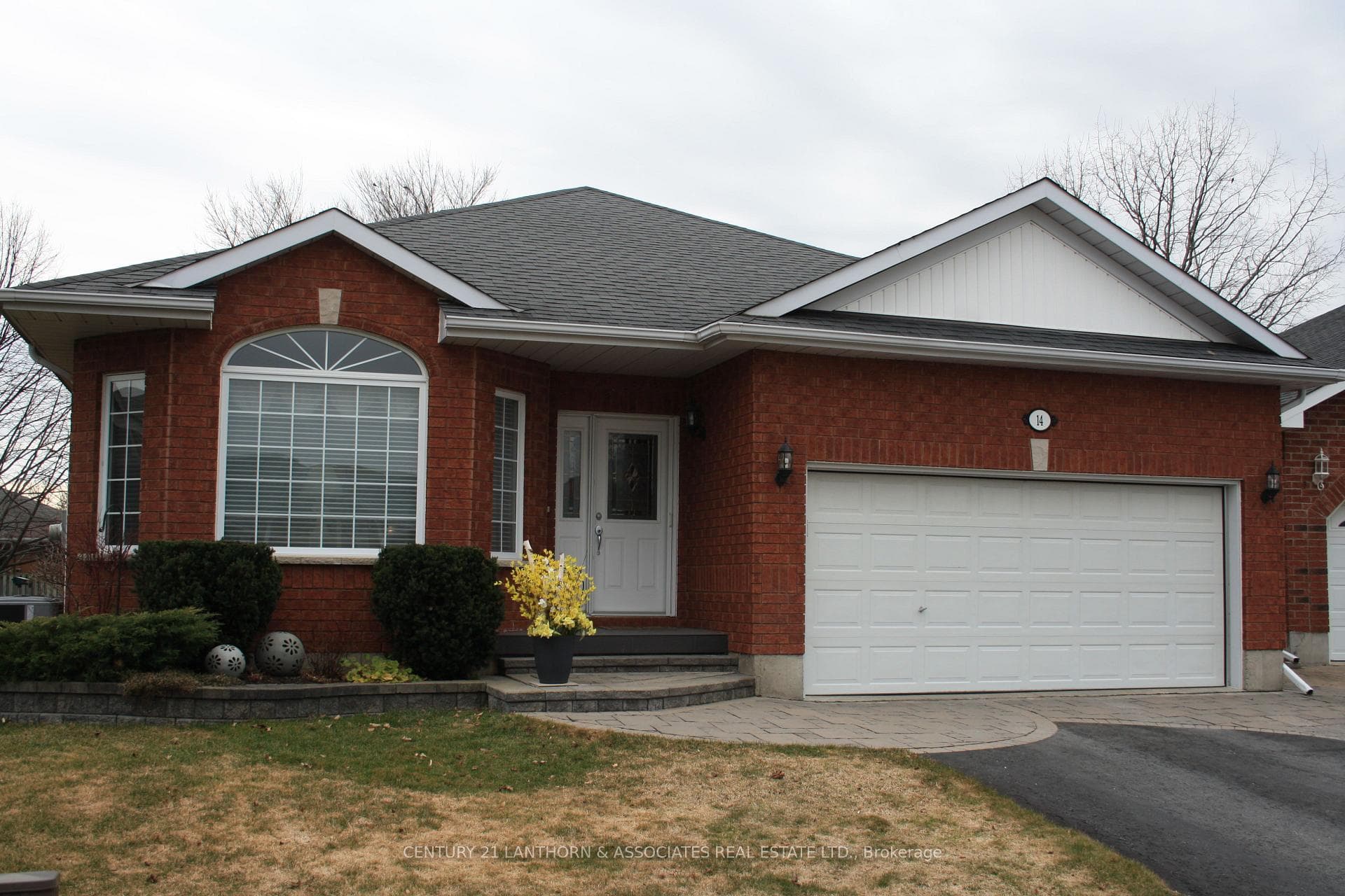 14 Linden Lane photo 1