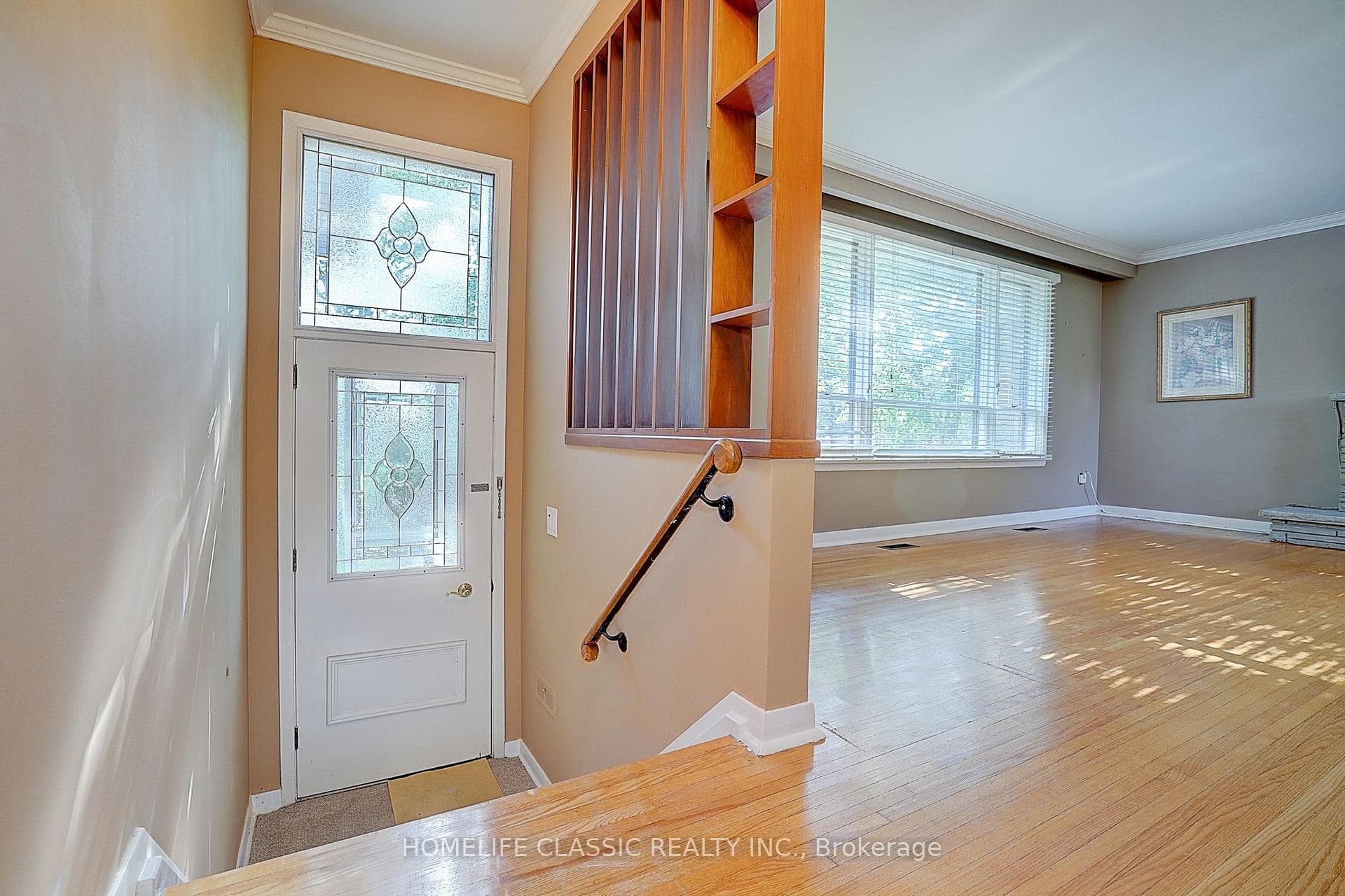267 IREDALE Road photo 4