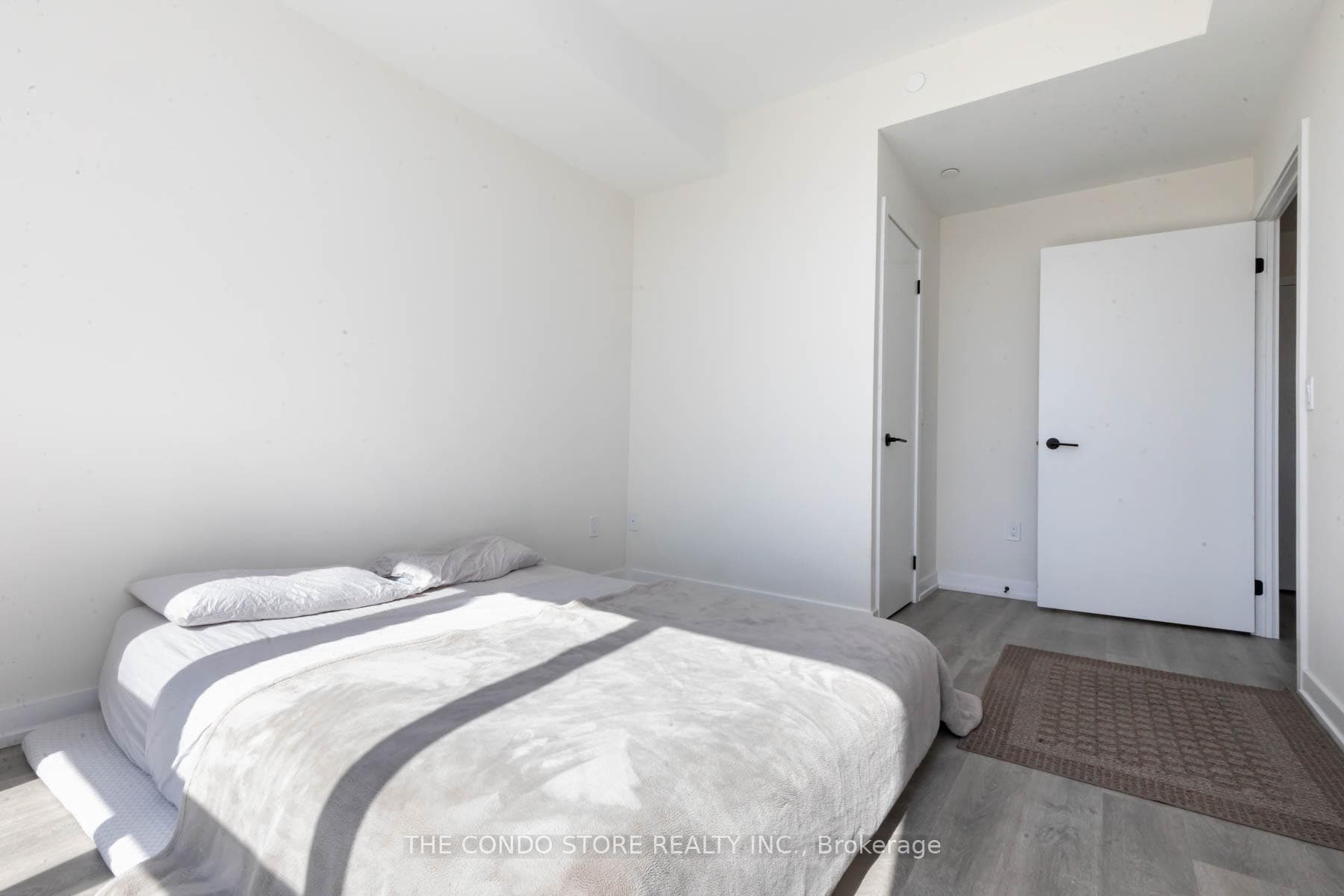 2300 St. Clair Avenue Unit 529 photo 17