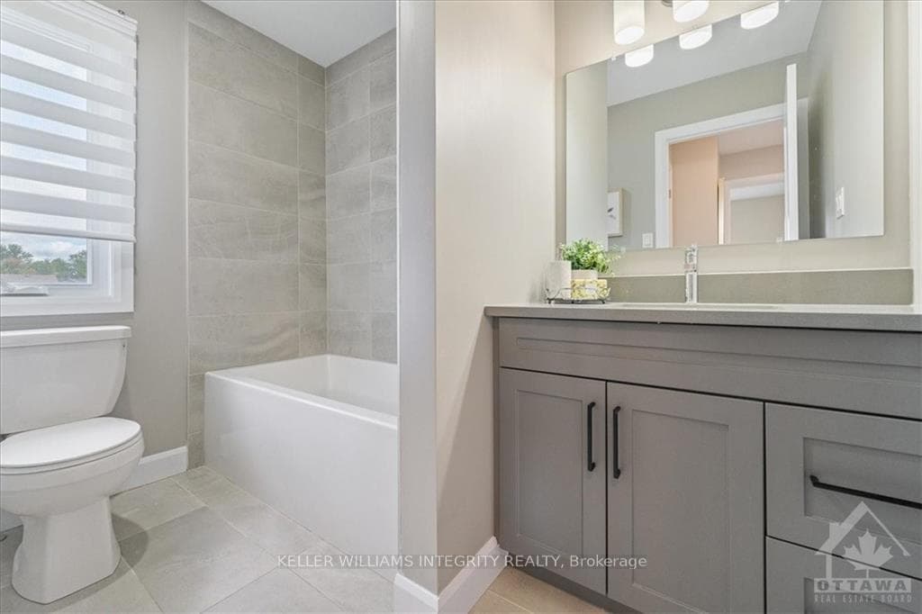 241 ROXANNE Street photo 22