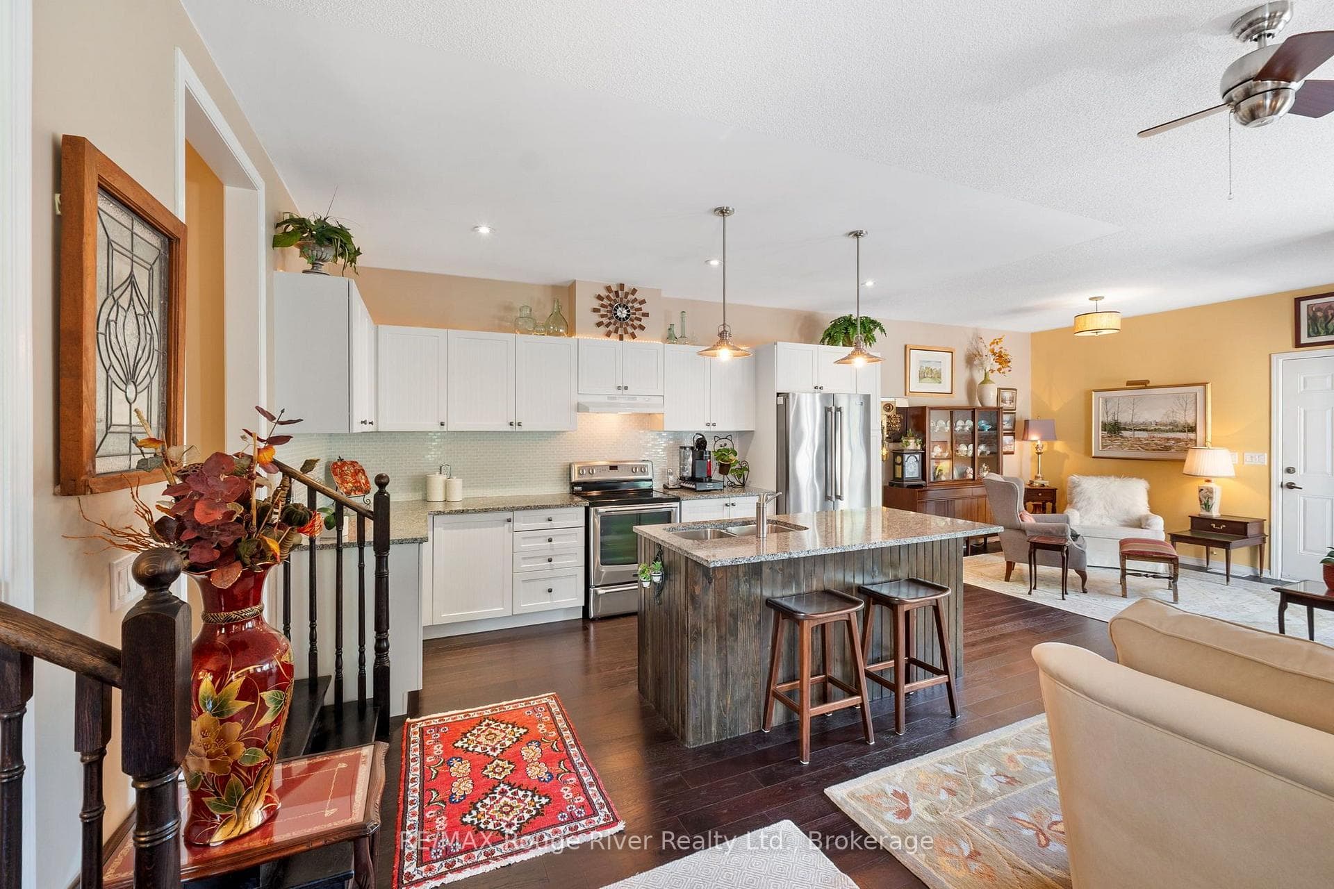 881 Kerr Street photo 11