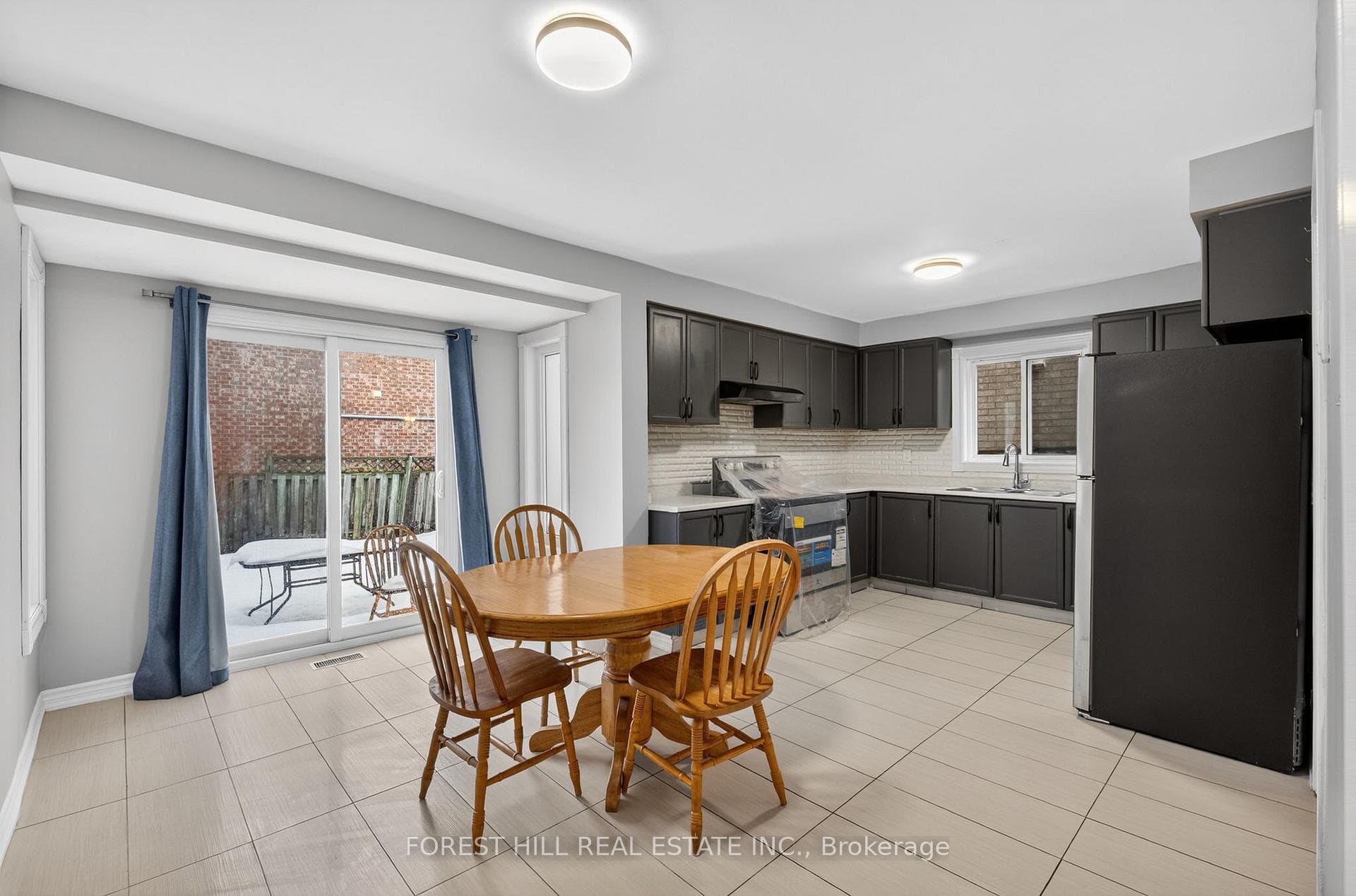 28 Matterdale Avenue Unit Main/2nd floor photo 4