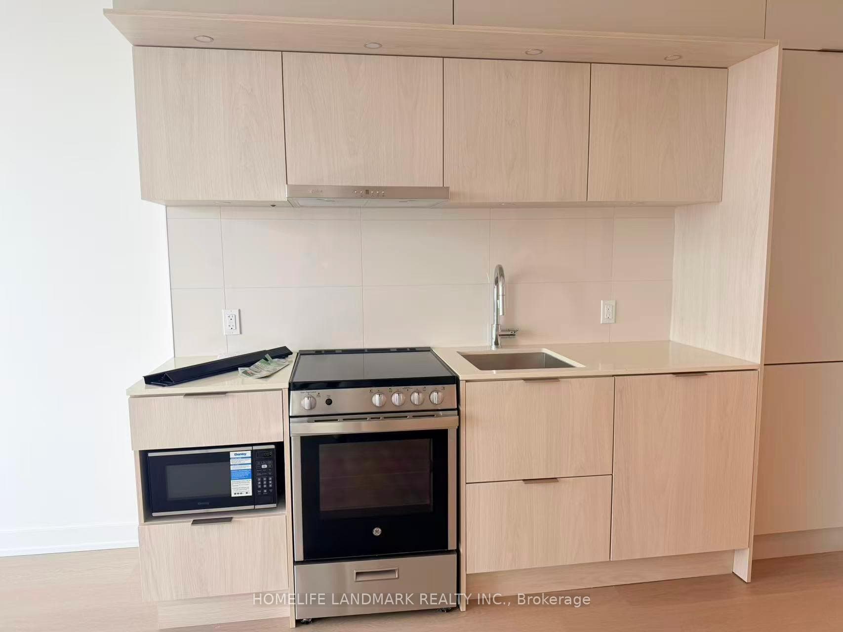 448 Burnhamthorpe Road Unit 3312 photo 4