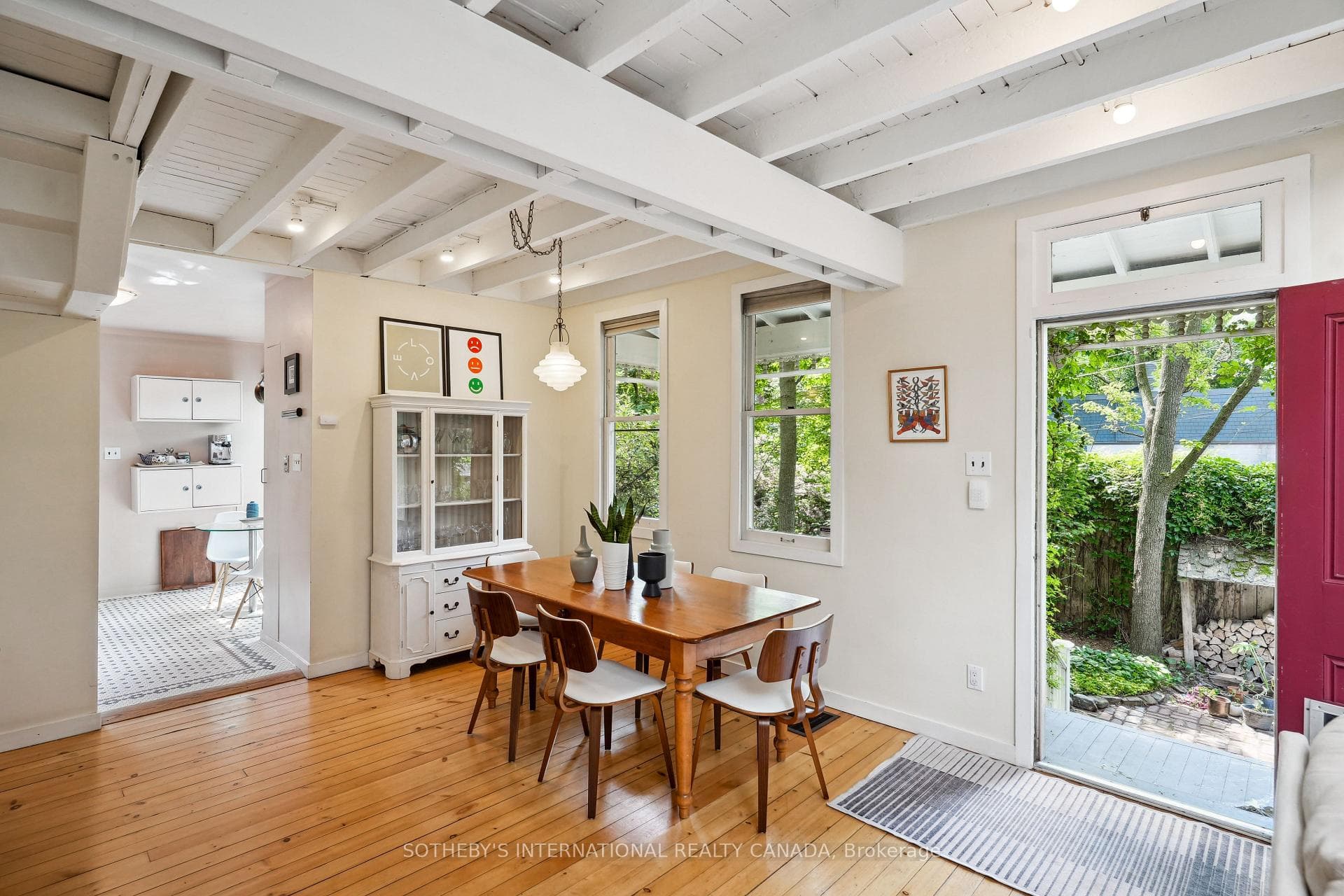 384 1/2 Sumach Street photo 9