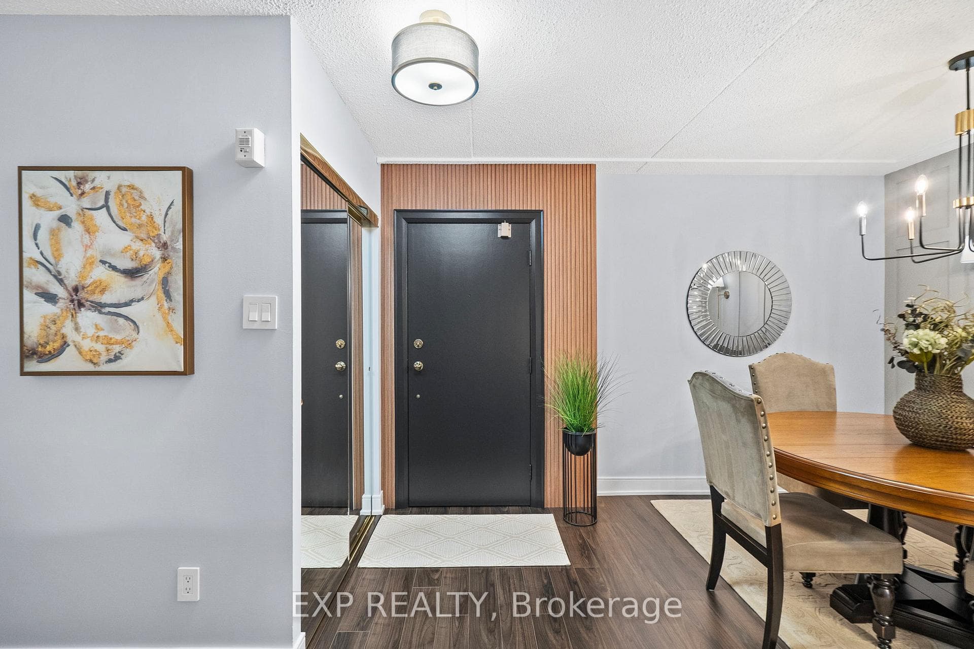 15390 Yonge Street Unit 203 photo 17