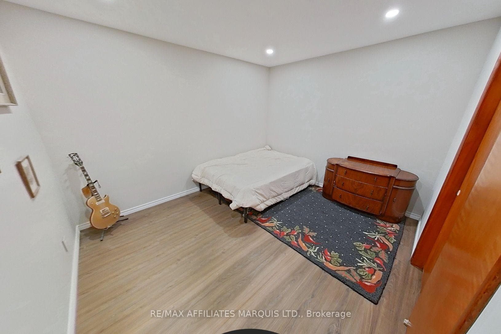 777 Sandfield Crescent photo 7