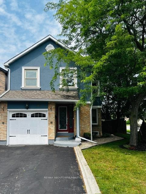 395 Maidstone Crescent photo 2