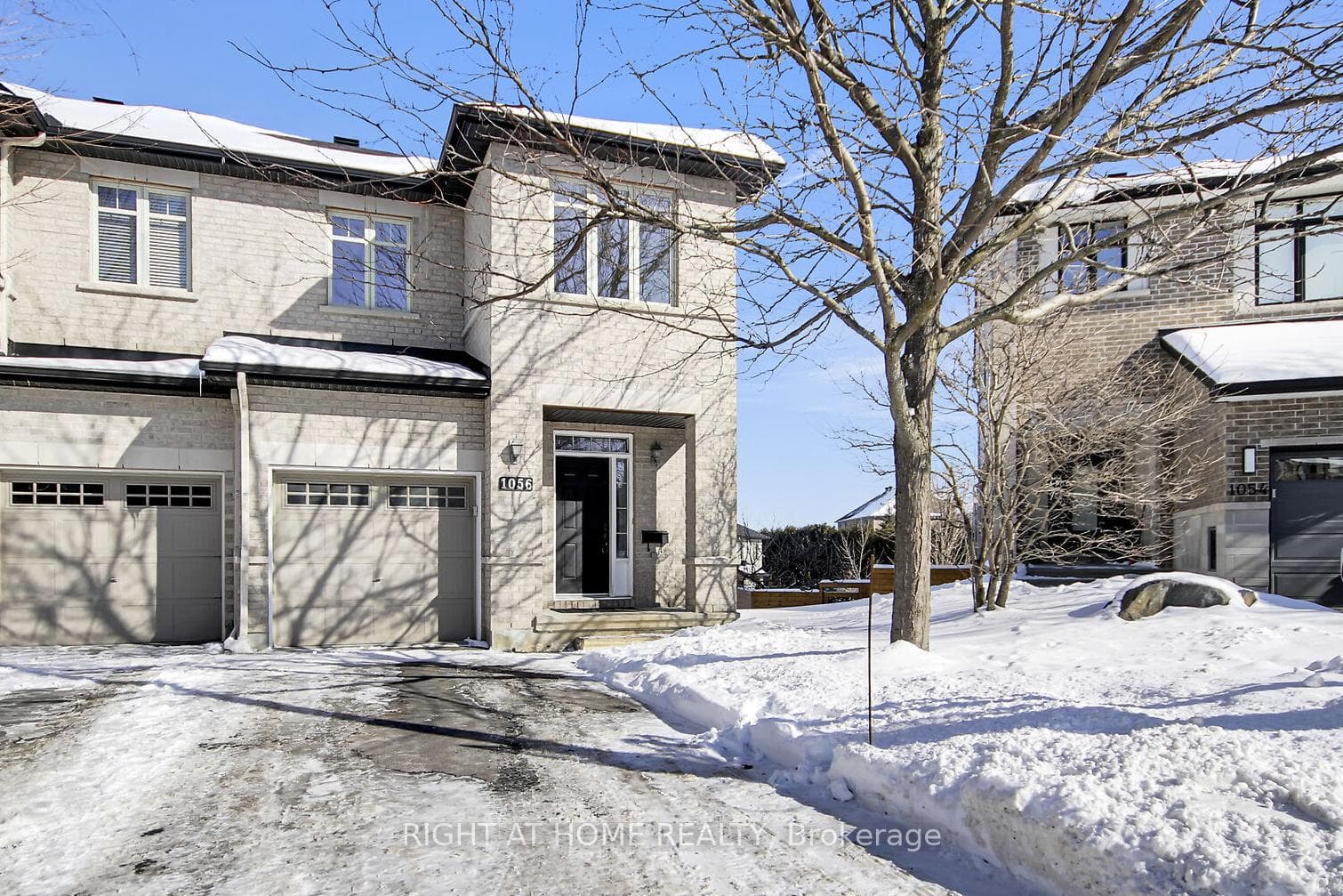 1056 Ottenbrite Crescent photo 1