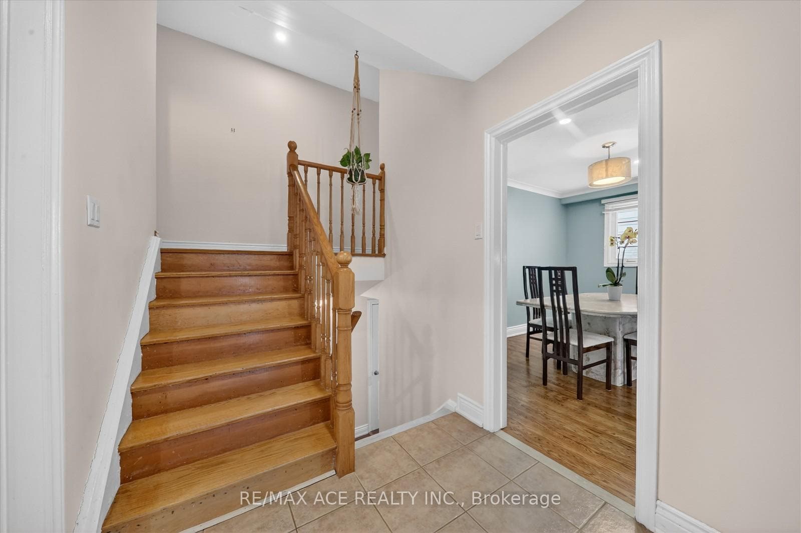 1719 Valentine Gardens photo 12