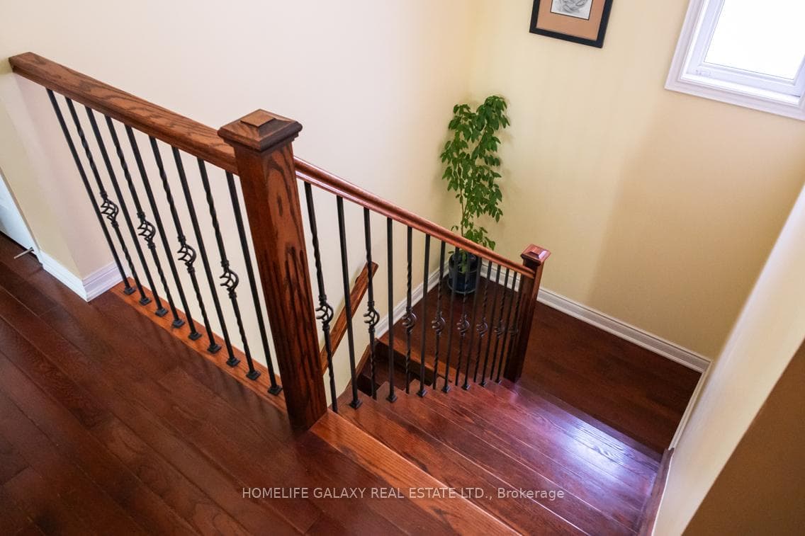 1768 Birchview Drive photo 12