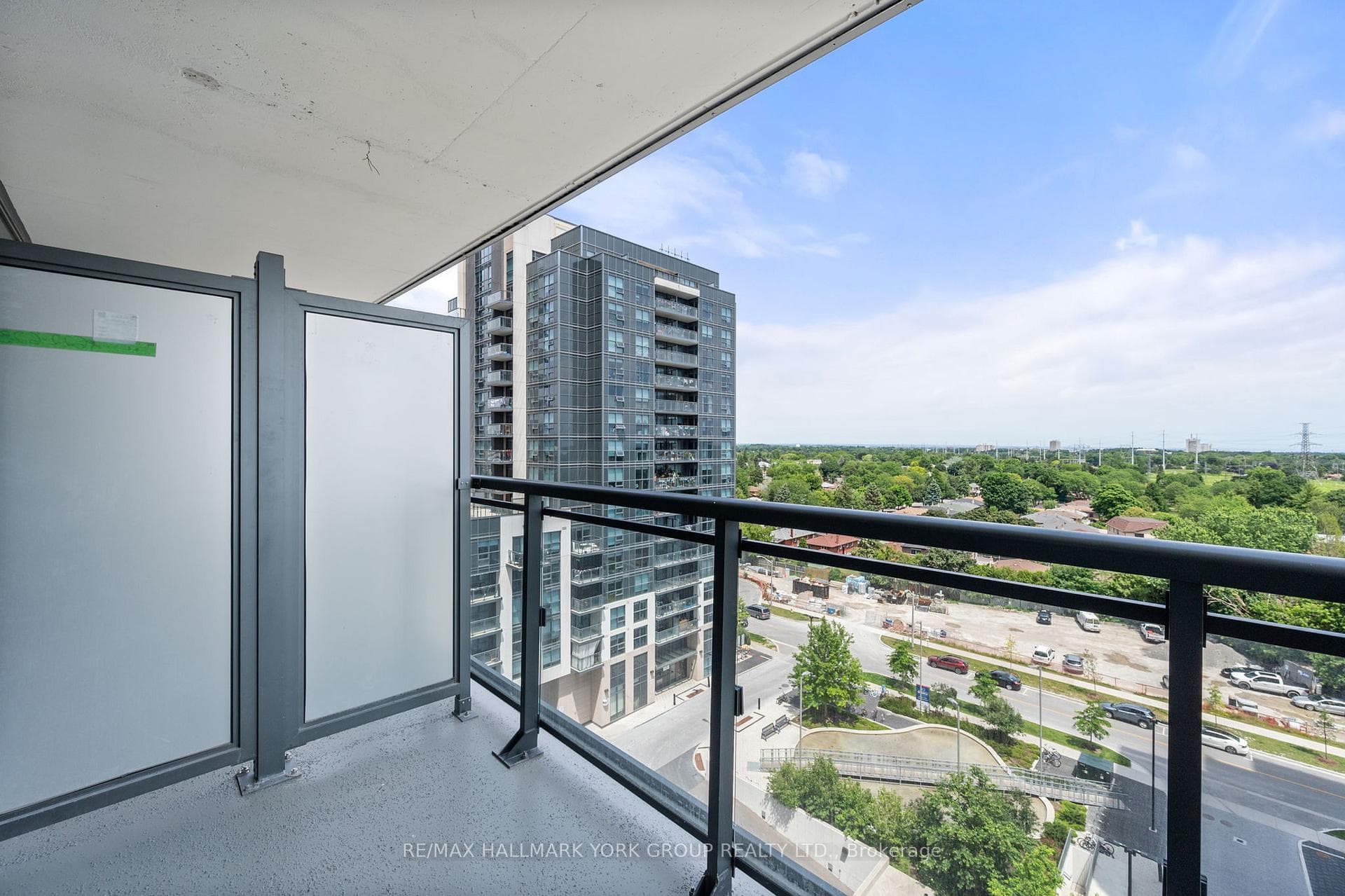 20 Meadowglen Place Unit 903 photo 13