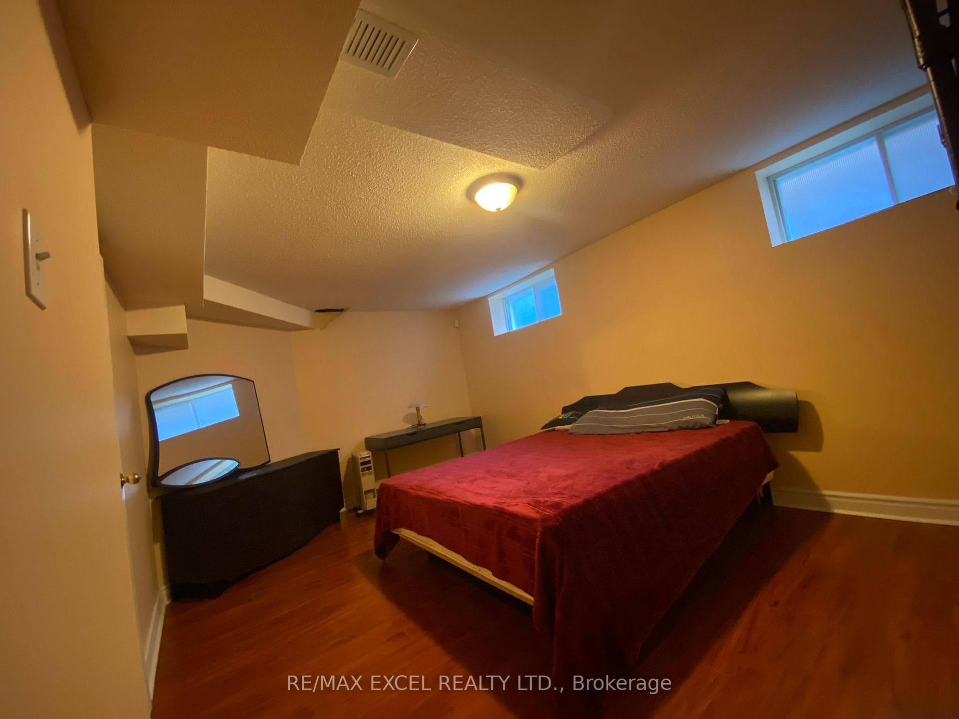 36 Pemberton Road Unit Lower photo 4